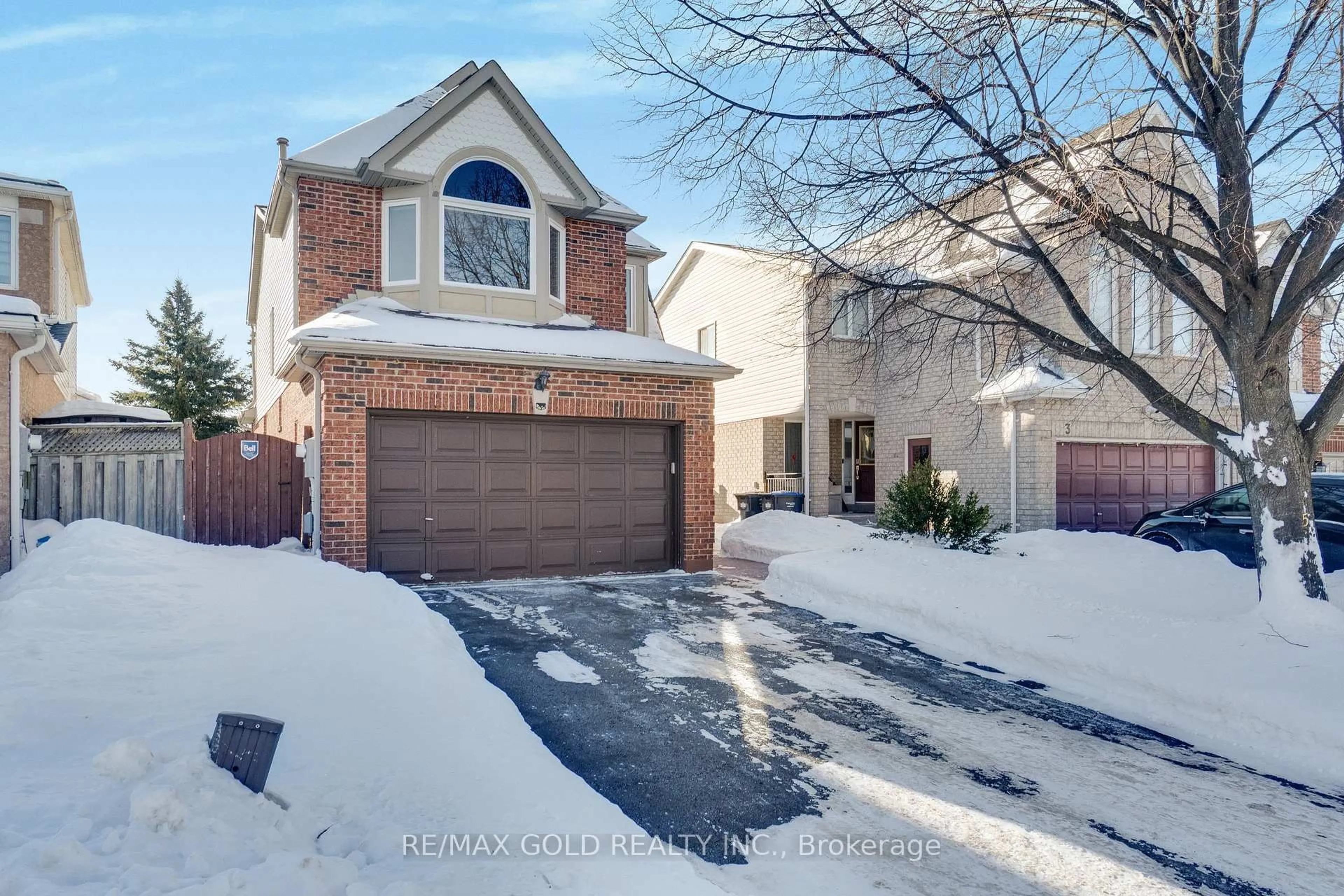 Home with brick exterior material, street for 5 Furrows End, Brampton Ontario L6Z 4S5