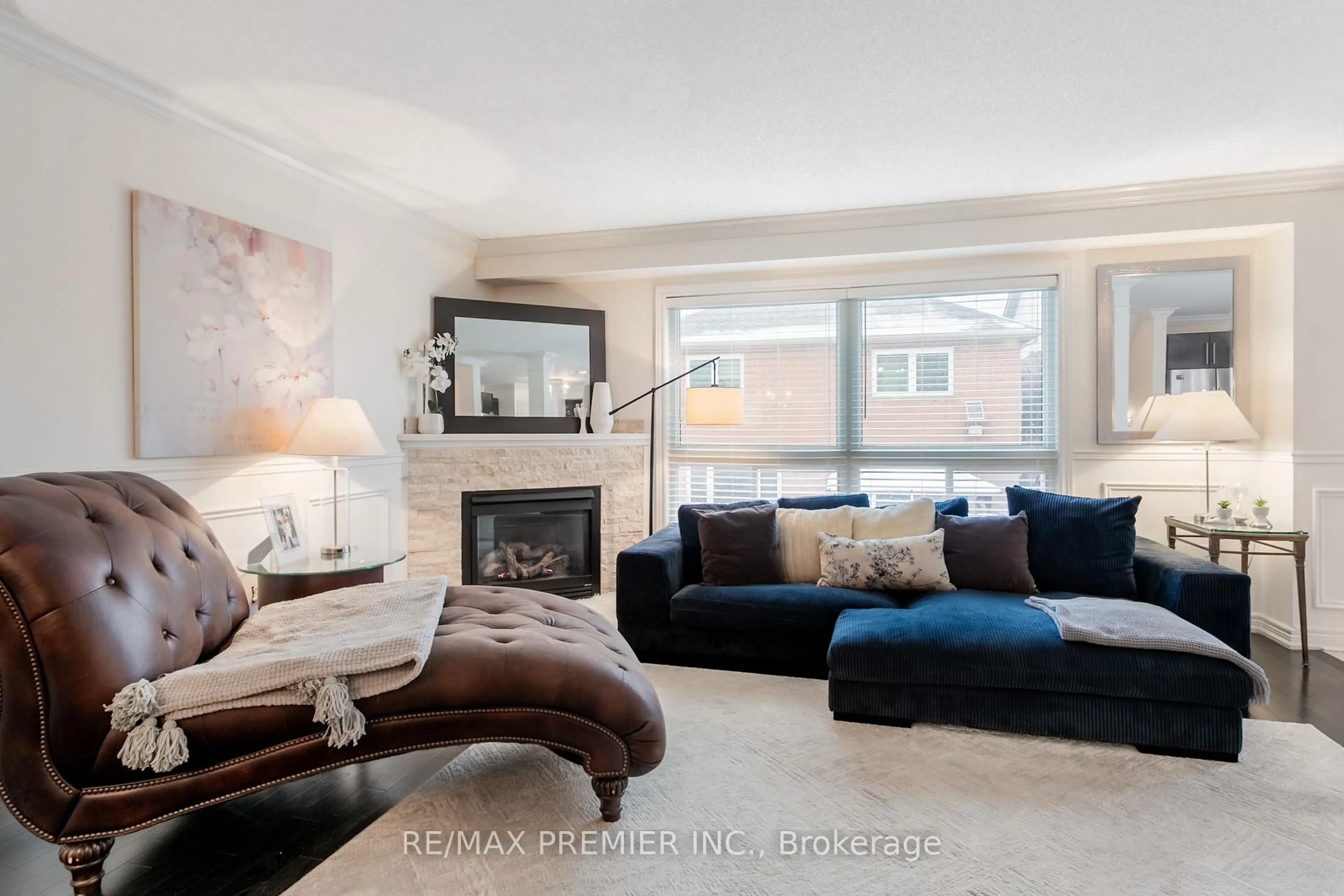 Living room with furniture, unknown for 11 Four Seasons Circ, Brampton Ontario L7A 2A8