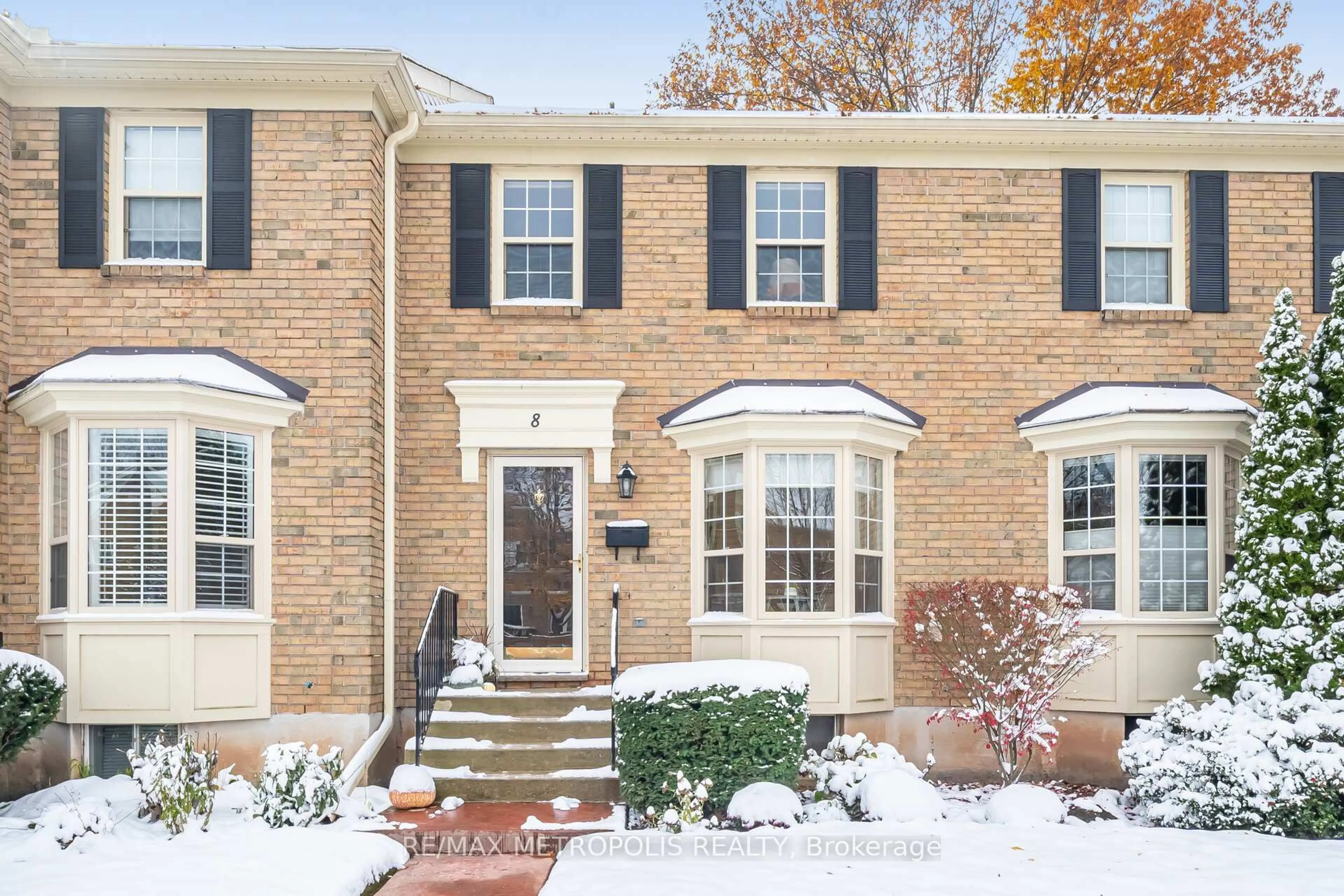 Home with brick exterior material, street for 2390 Woodward Ave #8, Burlington Ontario L7R 1T9