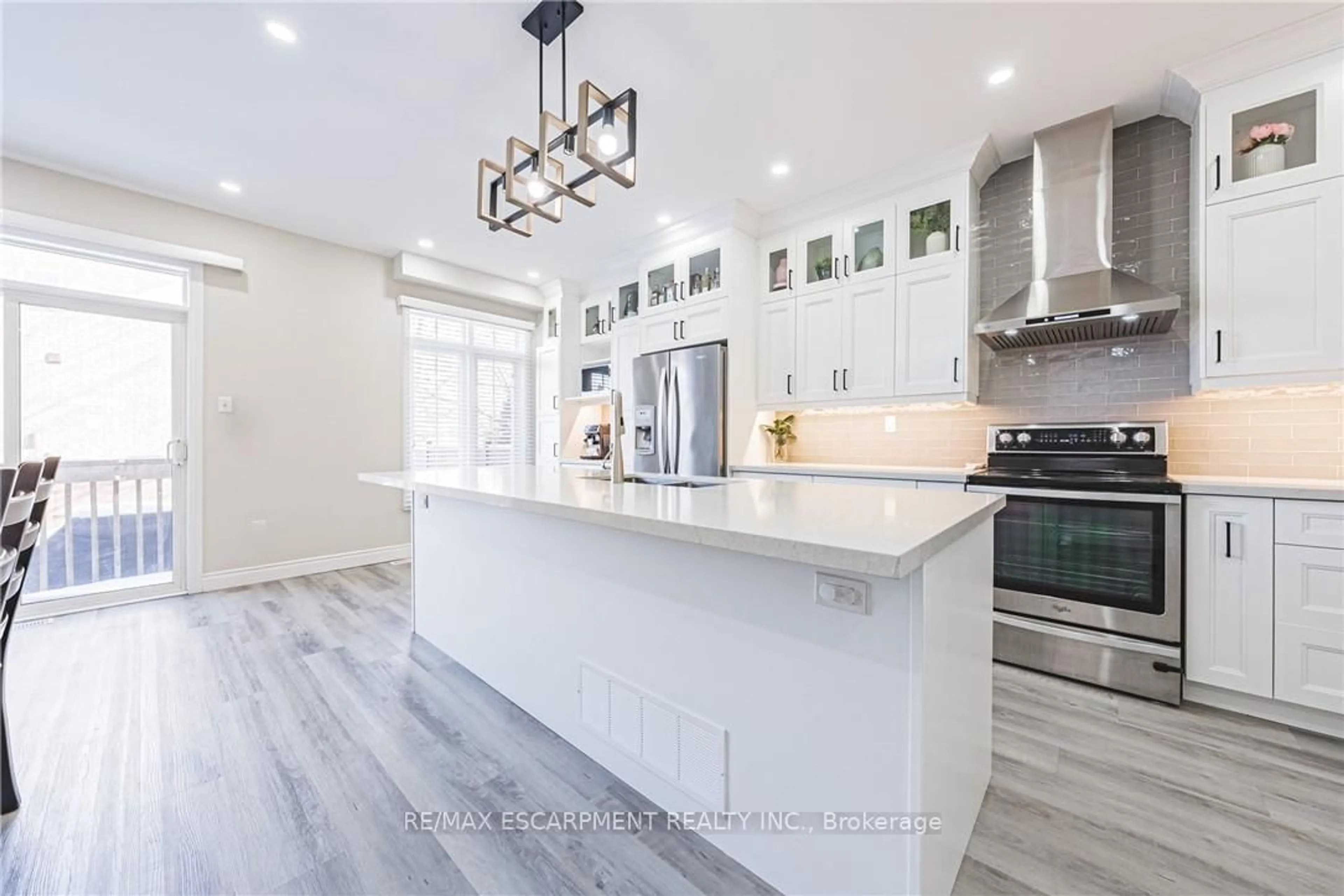 Open concept kitchen, ceramic/tile floor for 66 Deepcoral Crt, Brampton Ontario L6V 4P7