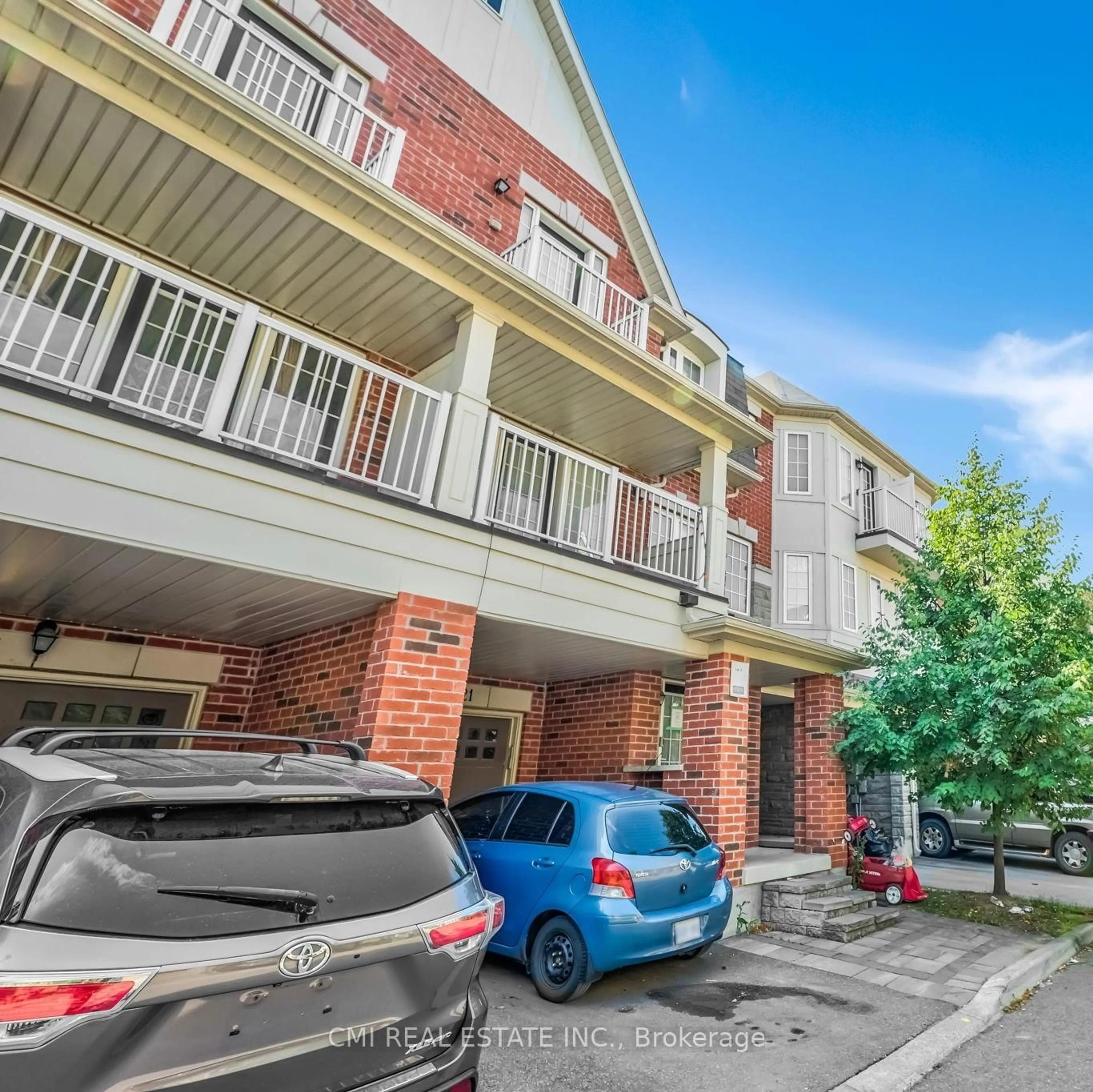 A pic from outside/outdoor area/front of a property/back of a property/a pic from drone, street for 21 Kayak Hts, Brampton Ontario L6Z 0H8