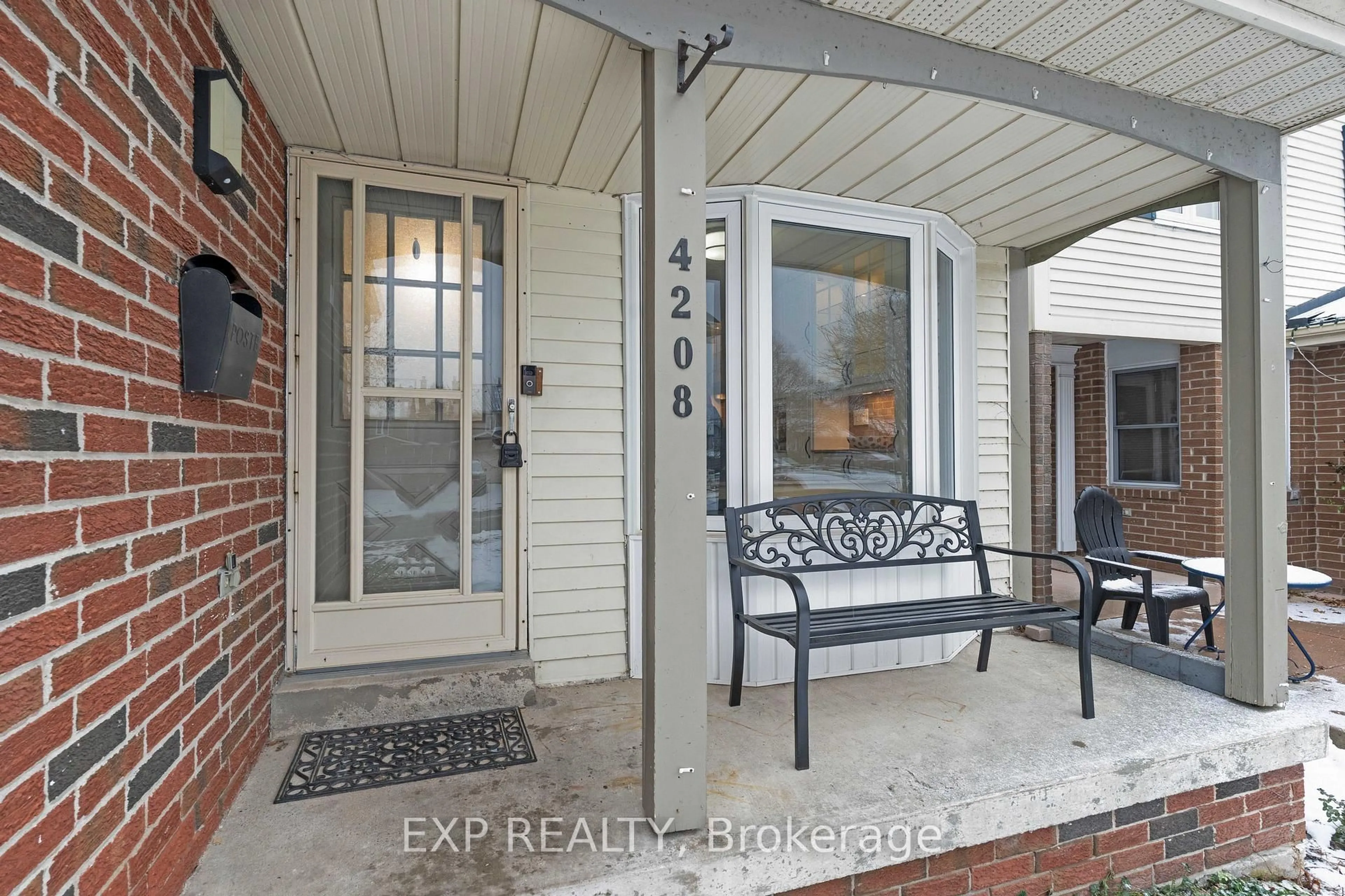Indoor entryway for 4208 Stonemason Cres, Mississauga Ontario L5L 2Z7