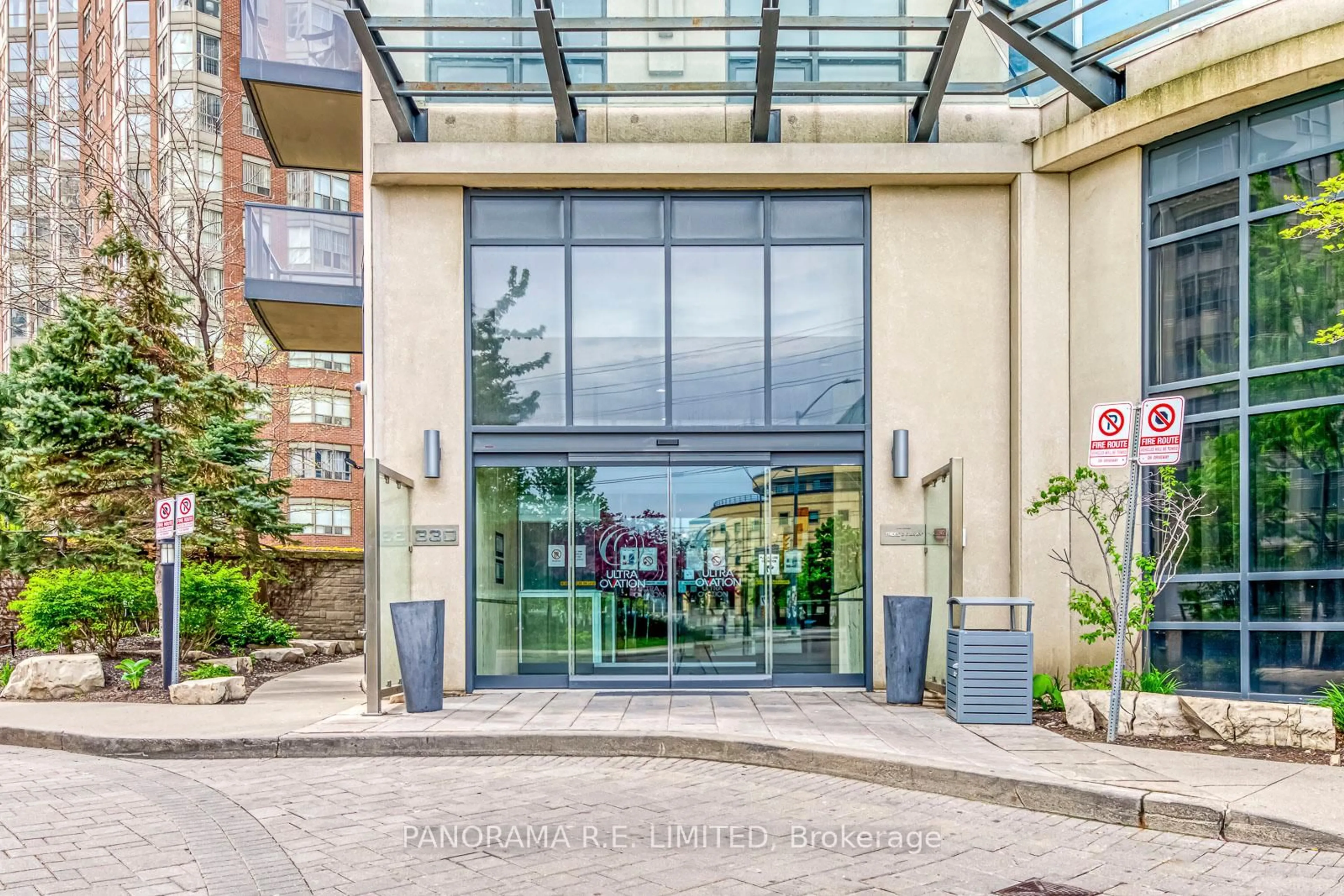 Indoor foyer for 330 Burnhamthorpe Rd #3005, Mississauga Ontario L5B 0E1