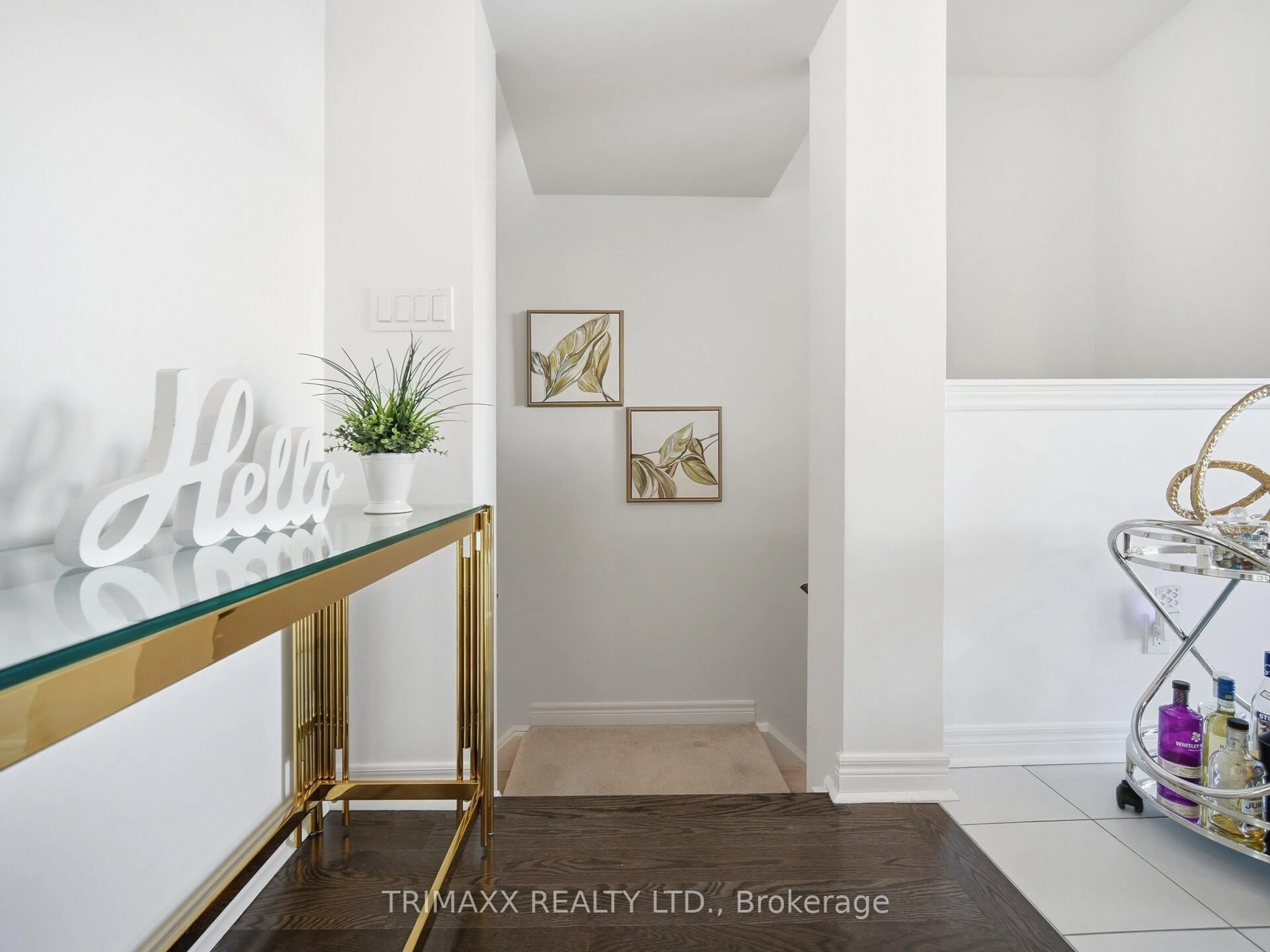 Indoor entryway for 46 McCardy Crt, Caledon Ontario L7C 3W9