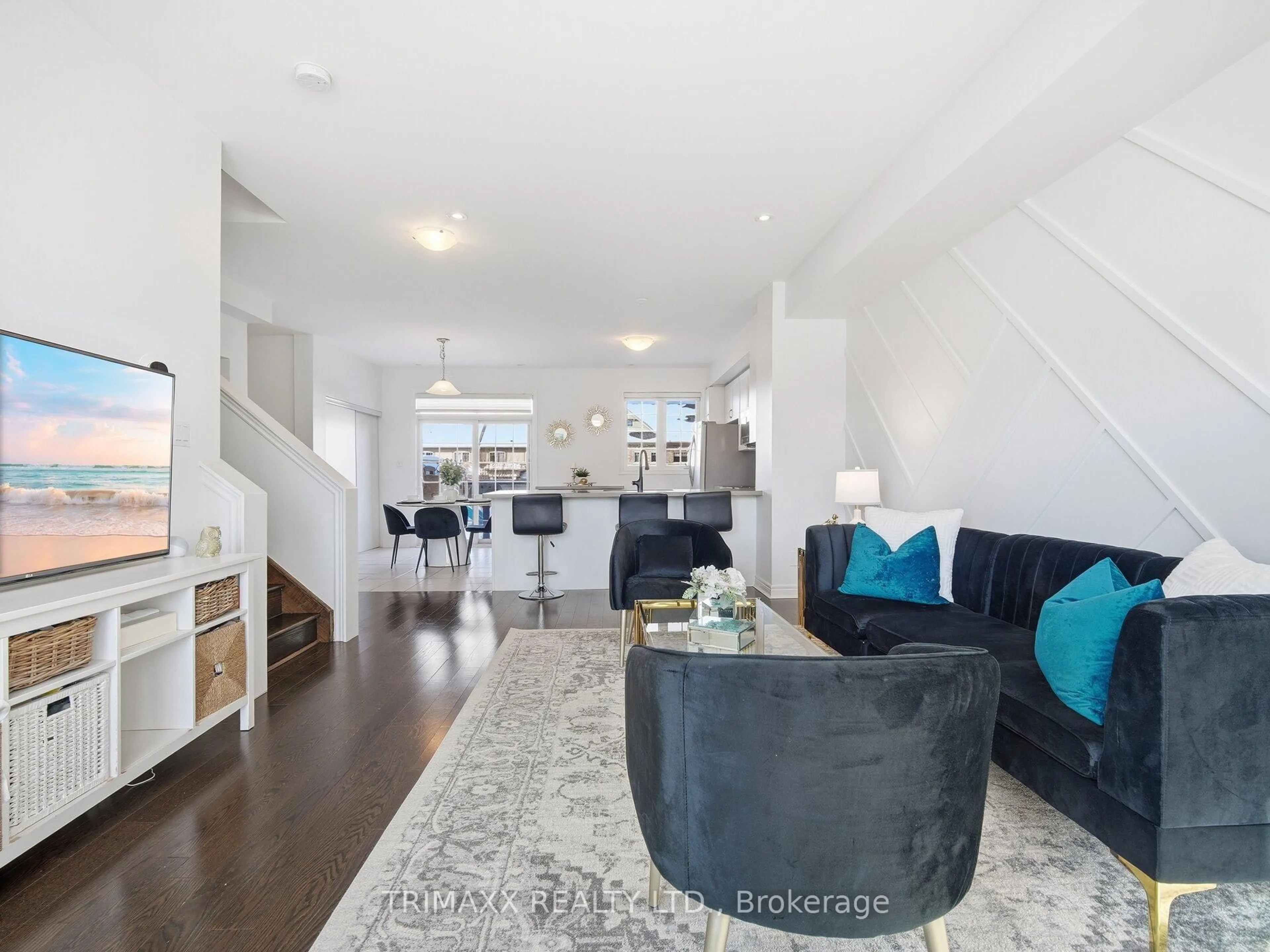 Living room with furniture, unknown for 46 McCardy Crt, Caledon Ontario L7C 3W9