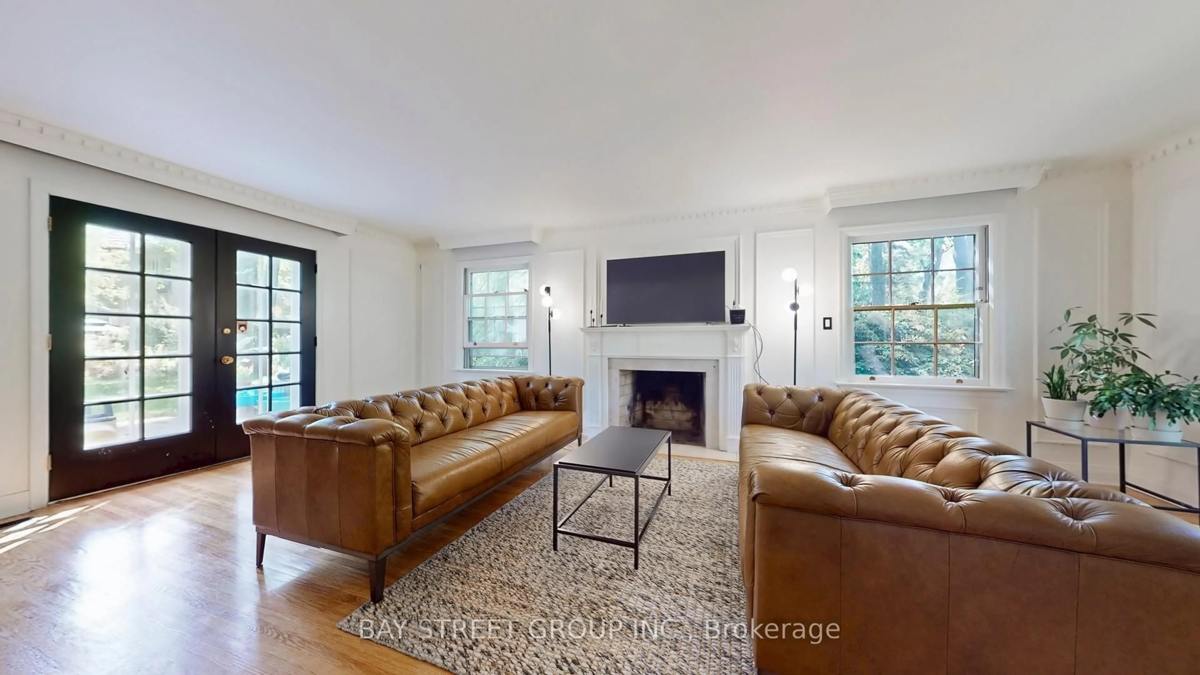 Living room with furniture, unknown for 178 Breezy Pines Dr, Mississauga Ontario L5B 1B4