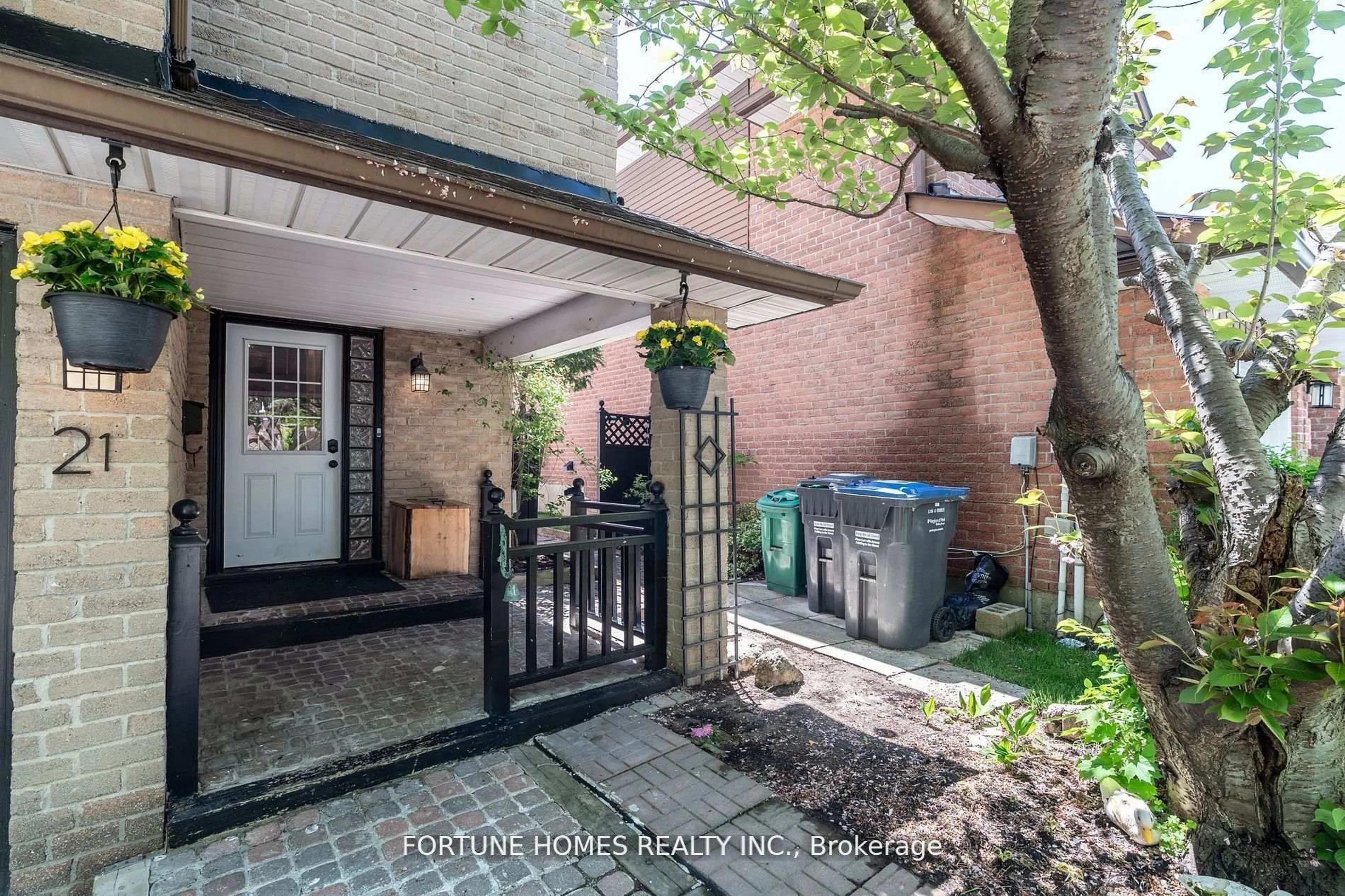 Unknown for 21 Garden Ave, Brampton Ontario L6X 1M4