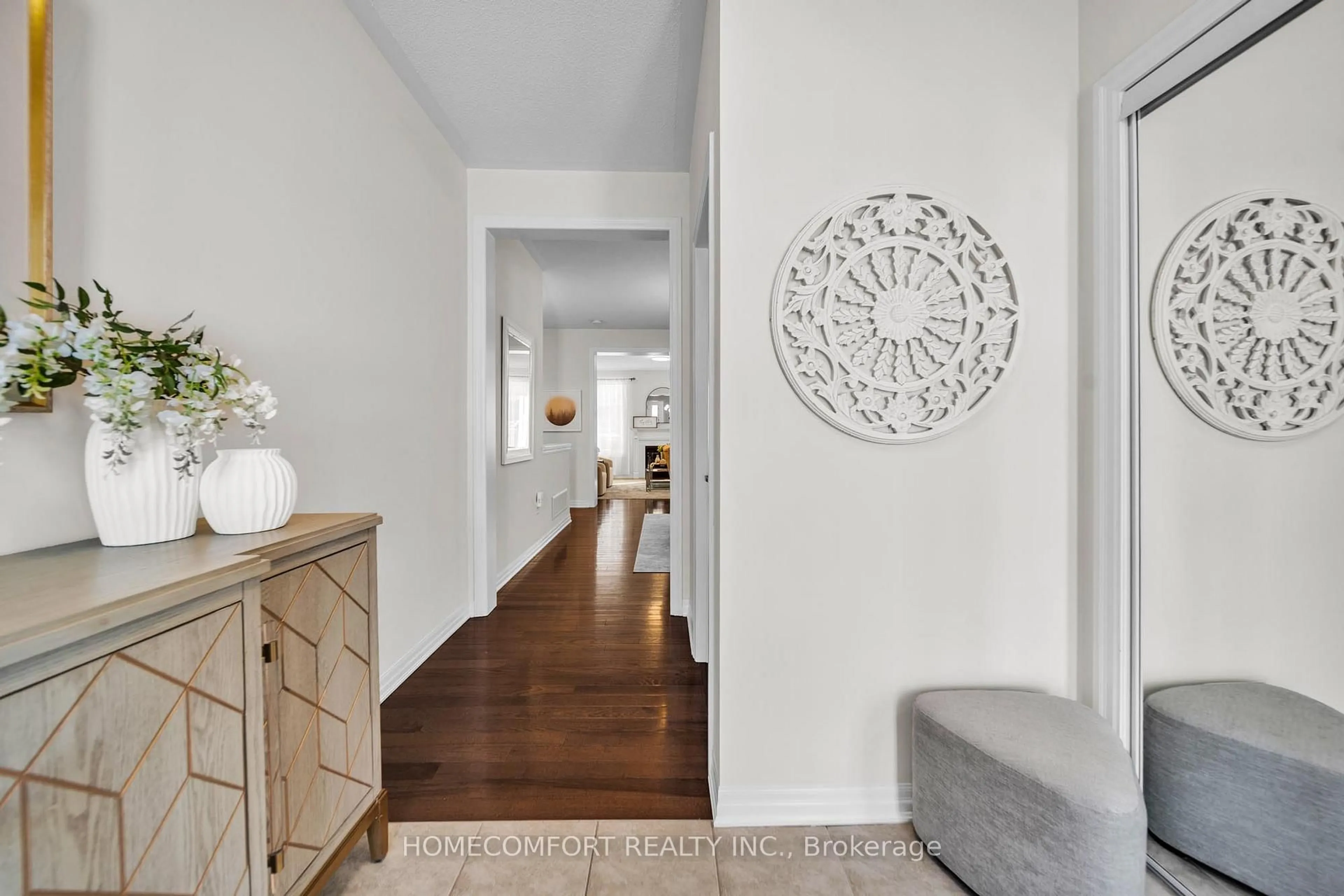 Indoor entryway for 450 Grenke Pl, Milton Ontario L9T 7T6