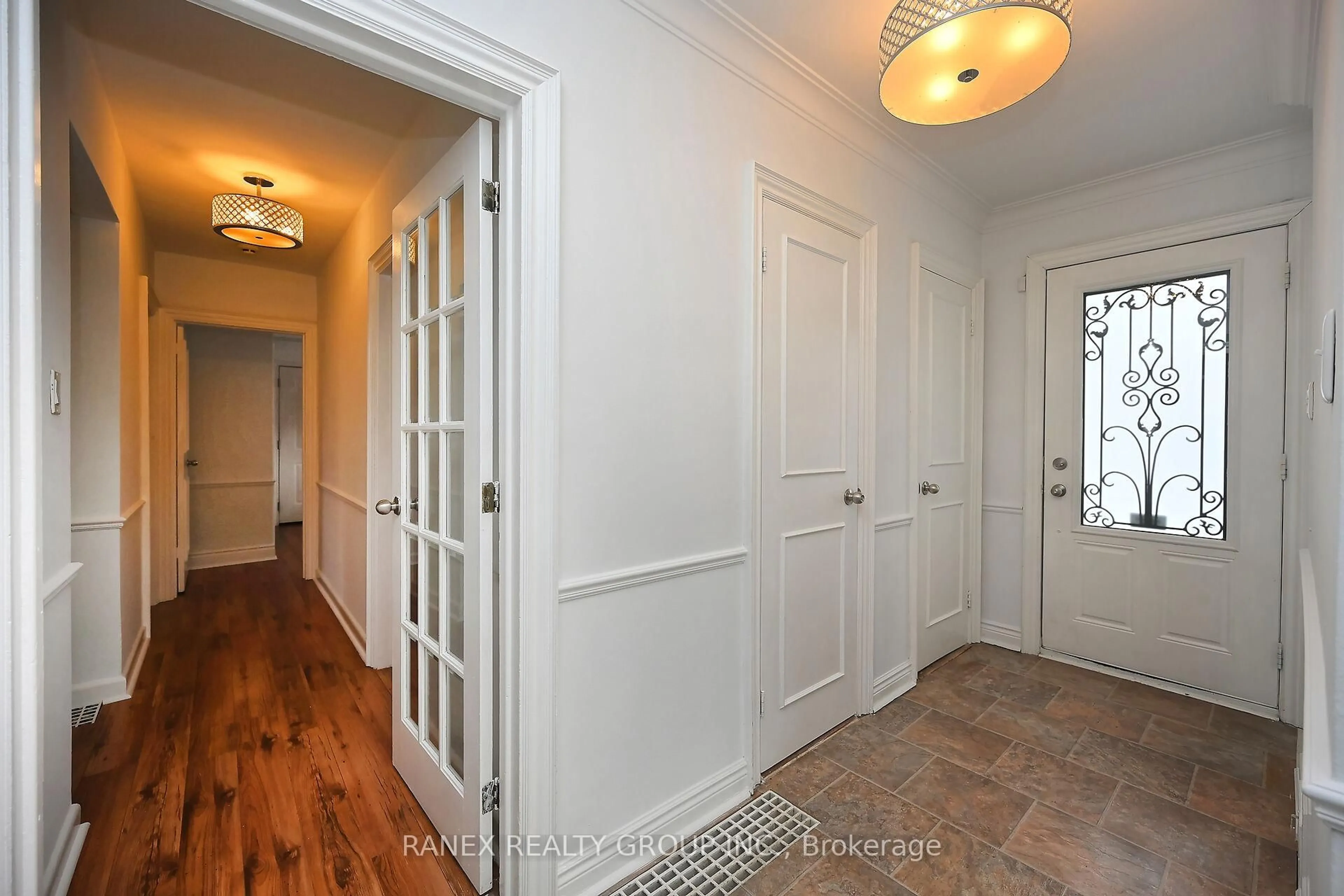 Indoor entryway for 76 Eldomar Ave, Brampton Ontario L6W 1R3