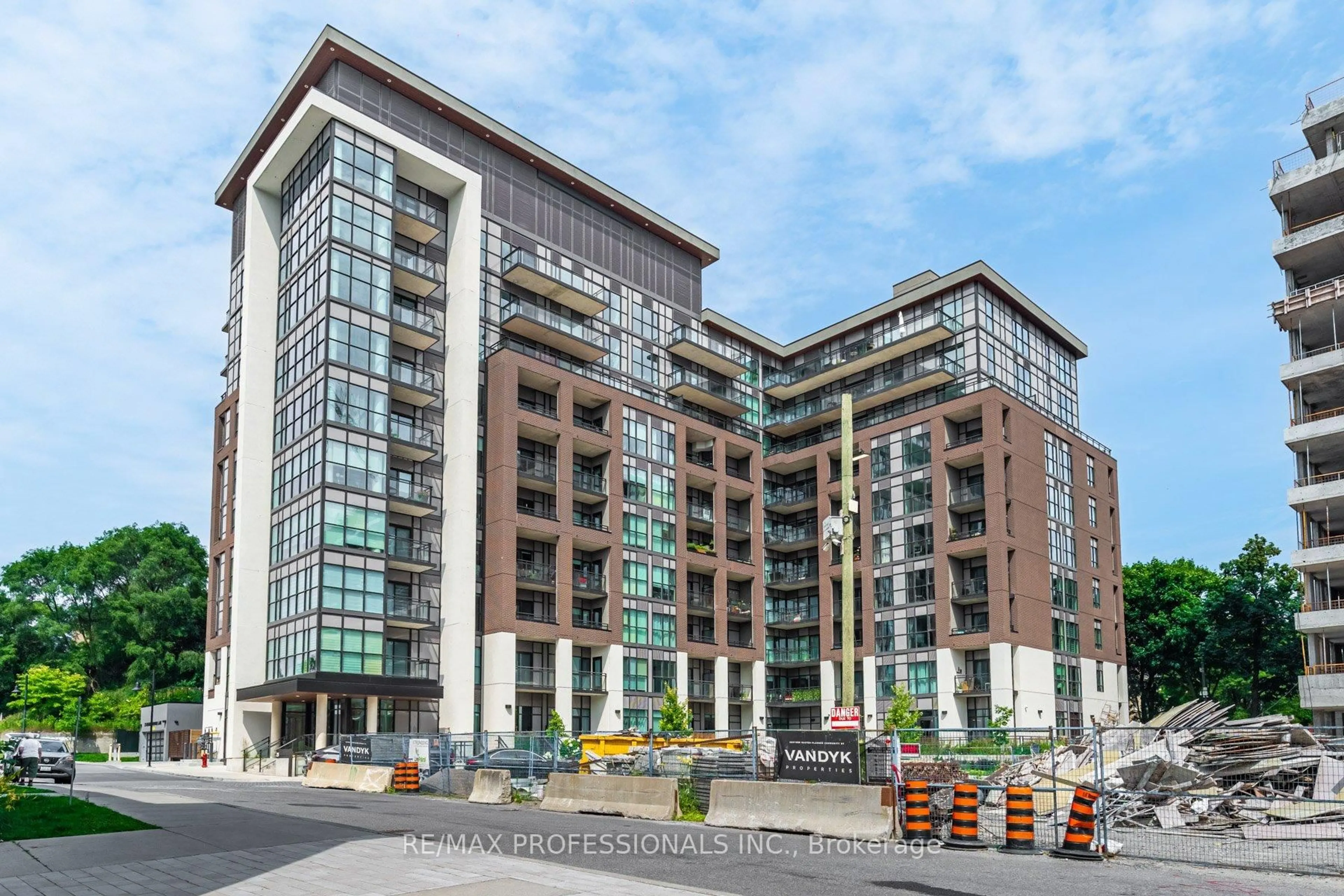 Unknown for 25 Neighbourhood Lane #906, Toronto Ontario M8Y 0C4