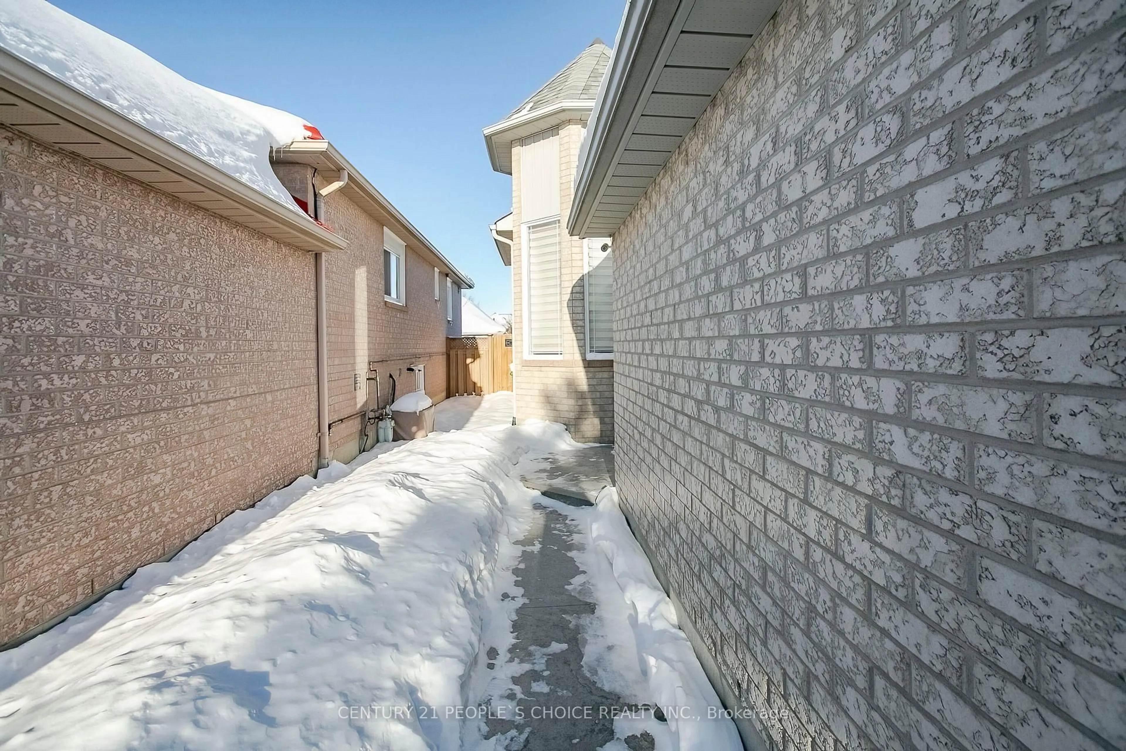 Patio, street for 23 Silkwood Cres, Brampton Ontario L6X 4L1