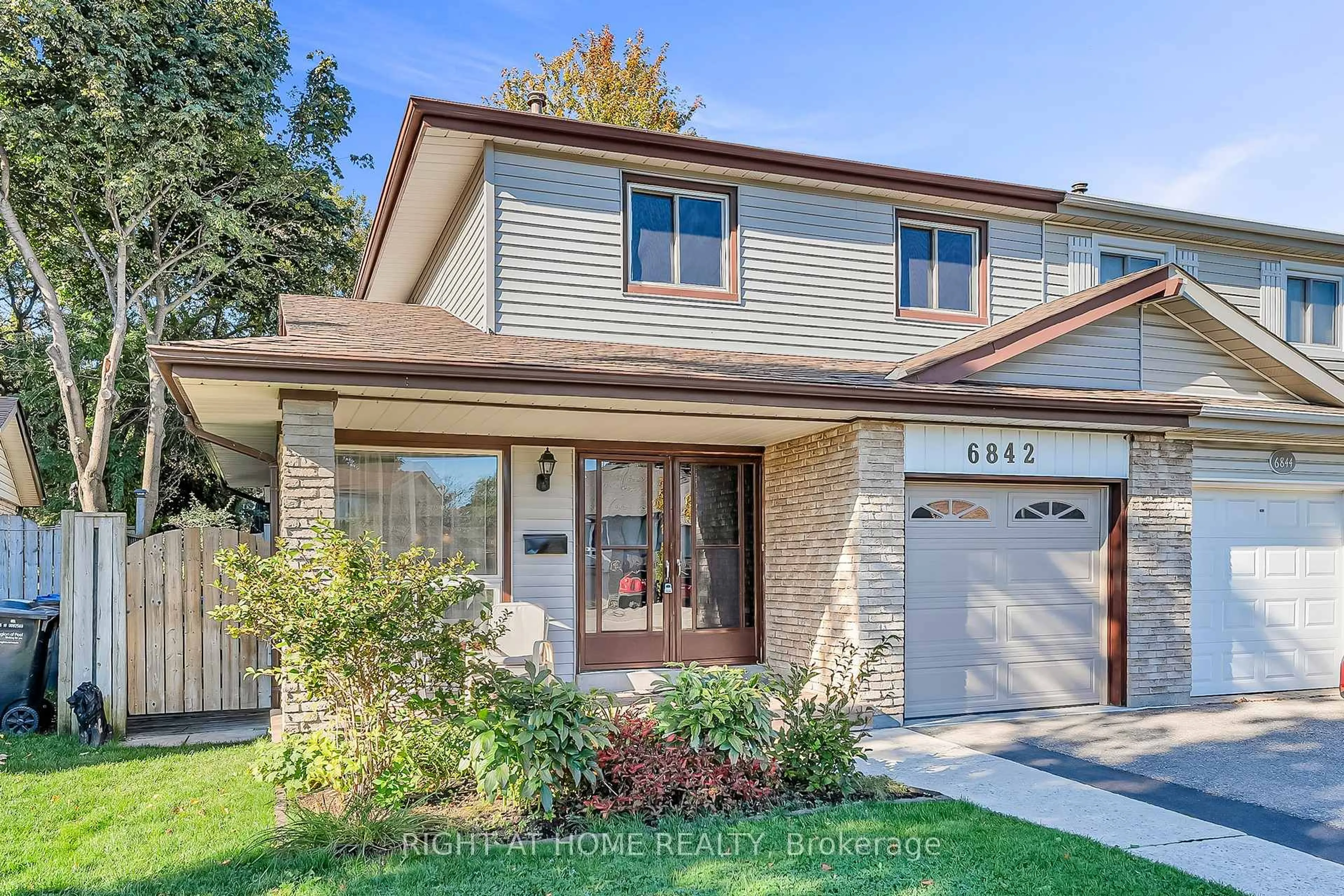 Home with brick exterior material, street for 6842 Avila Rd, Mississauga Ontario L5N 1R8