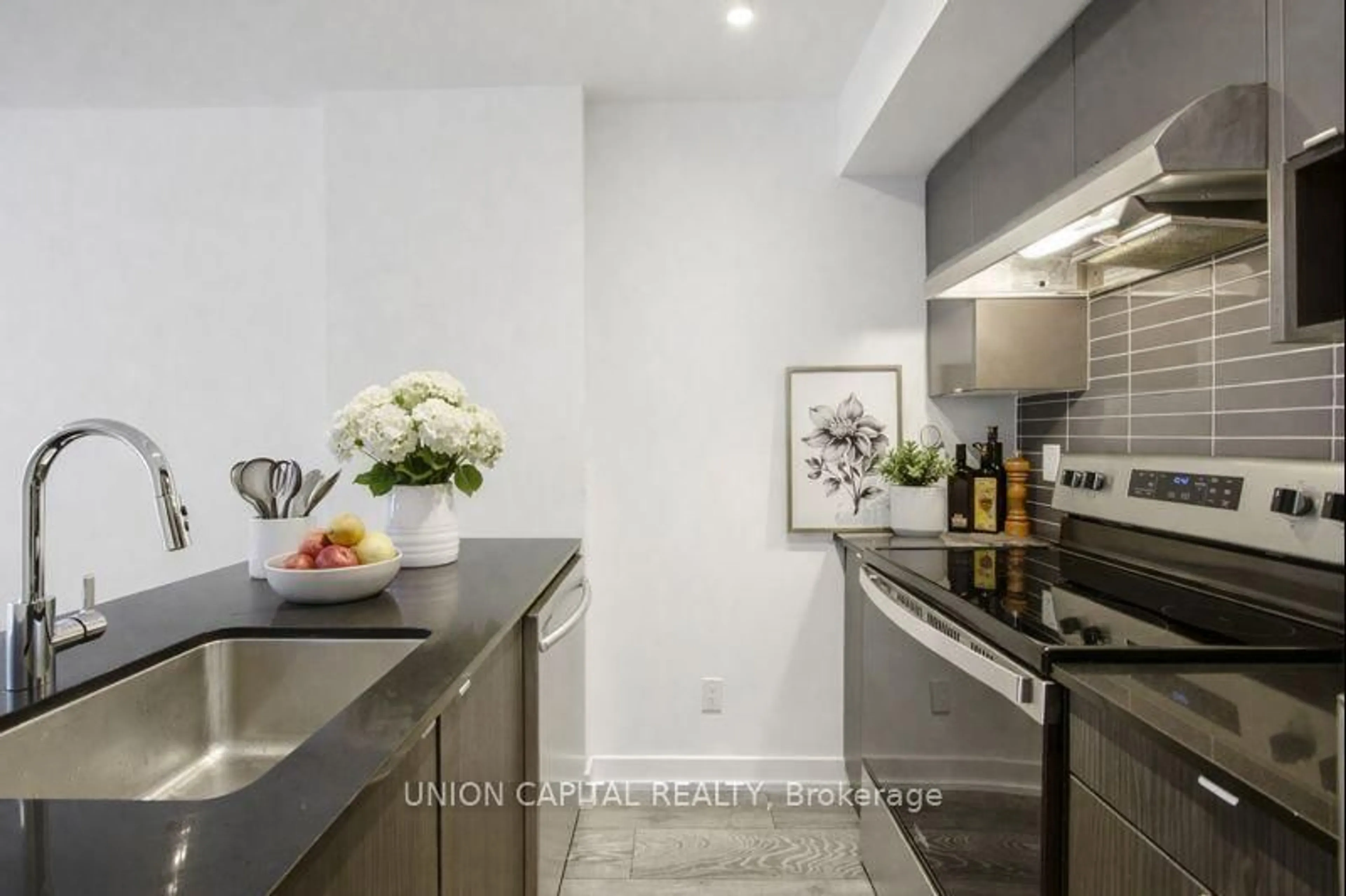 Contemporary kitchen, unknown for 1139 Cooke Blvd #309, Burlington Ontario L7T 4A8