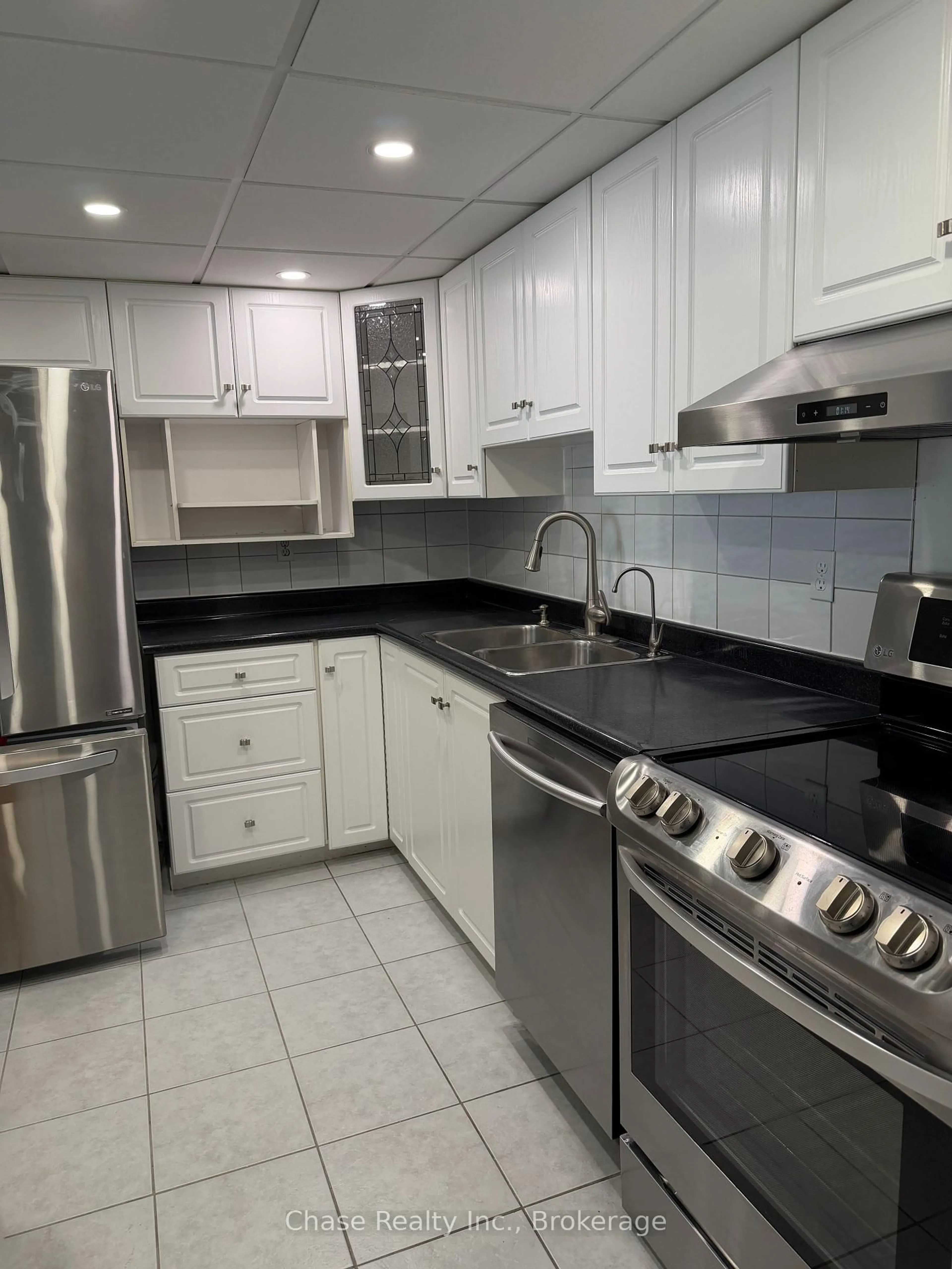 Standard kitchen, ceramic/tile floor for 20 Speers Rd #601, Oakville Ontario L6K 3R5