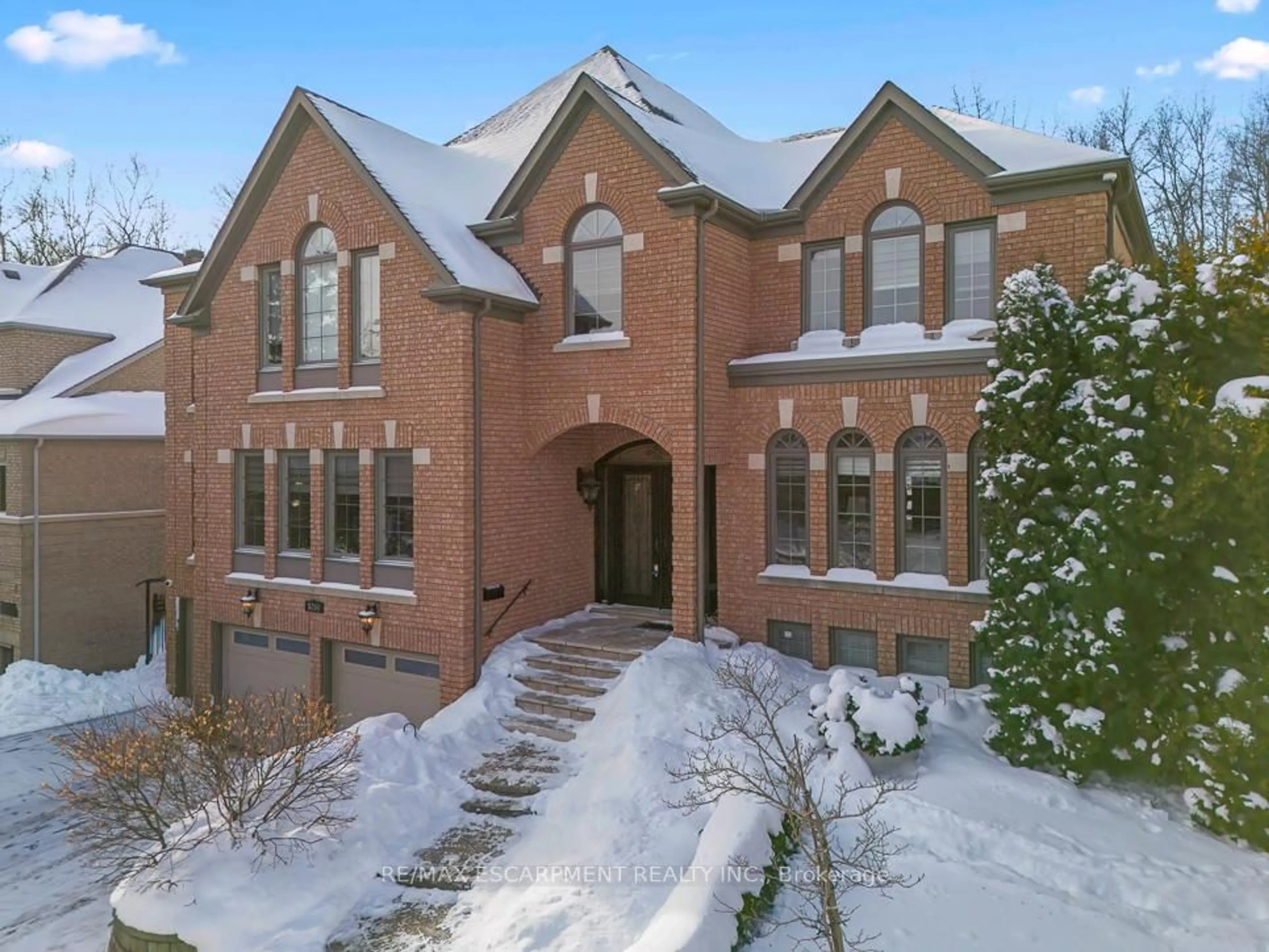Home with brick exterior material, street for 5264 Tiffany Crt, Mississauga Ontario L5M 5G9