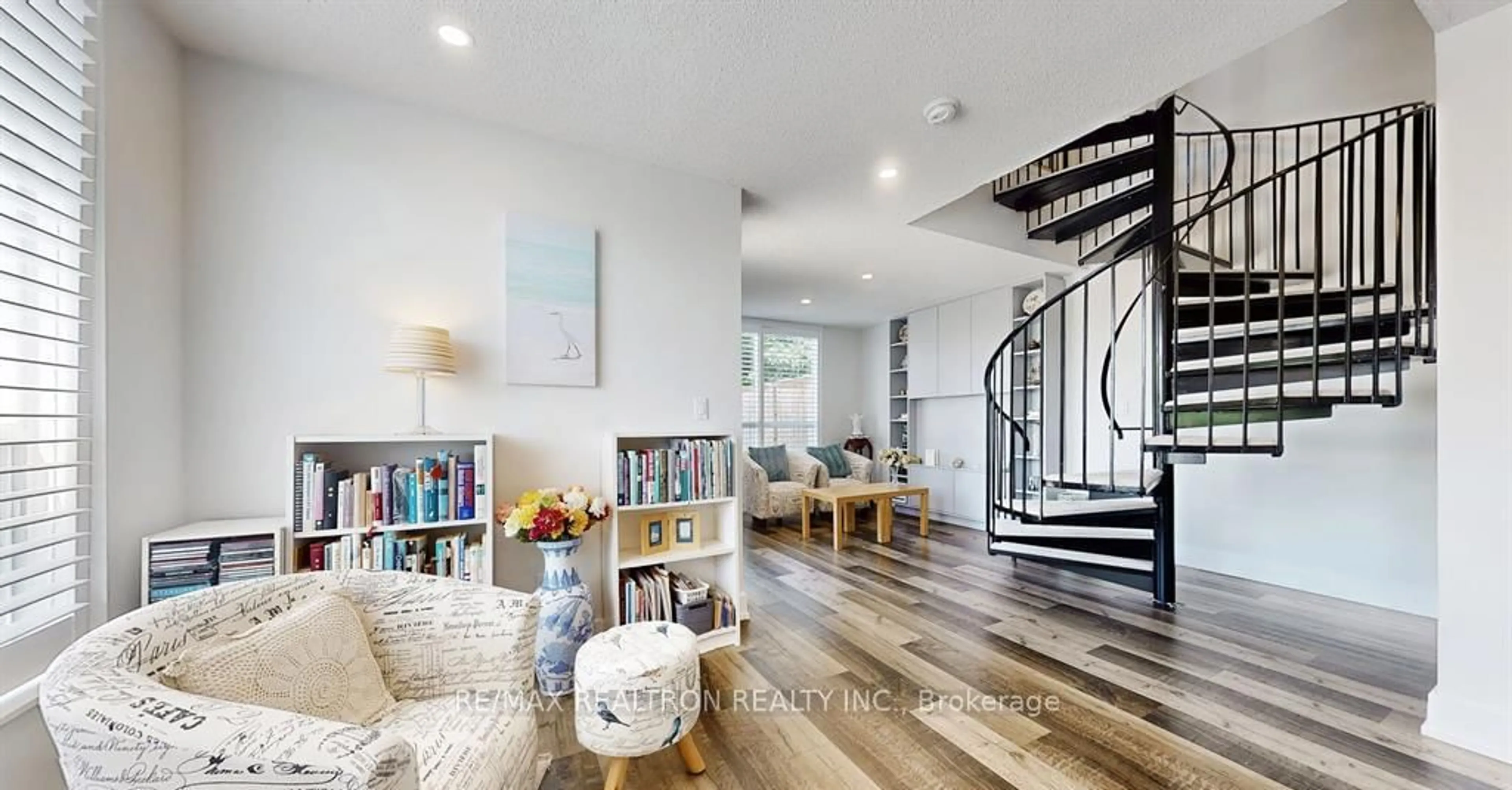 Unknown for 2585 Erin Centre Blvd #207, Mississauga Ontario L5M 6Z8