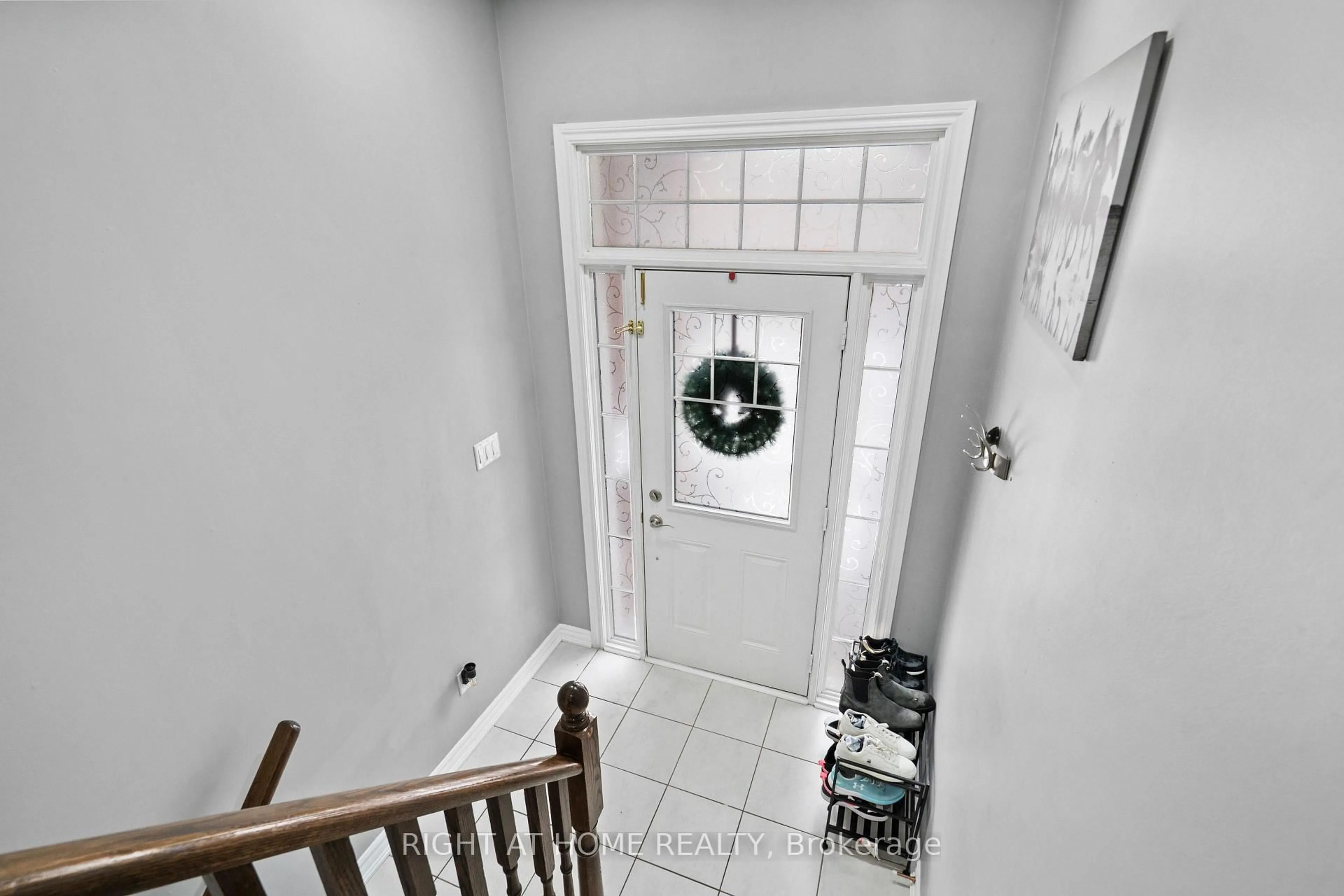 Indoor entryway for 9 Magdalene Cres, Brampton Ontario L6Z 0B4