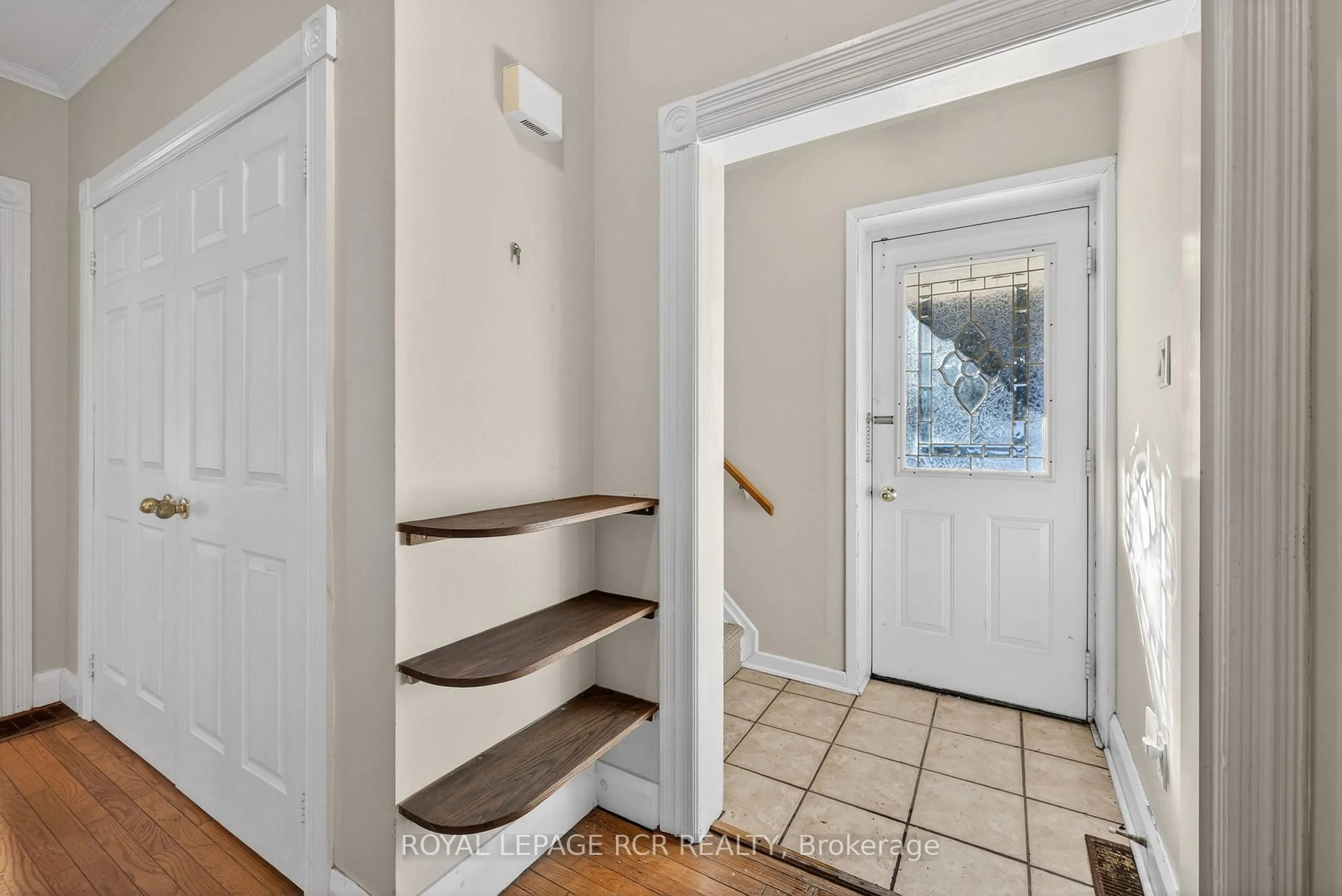 Indoor entryway for 815 Forks of the Credit Rd, Caledon Ontario L7K 0E7