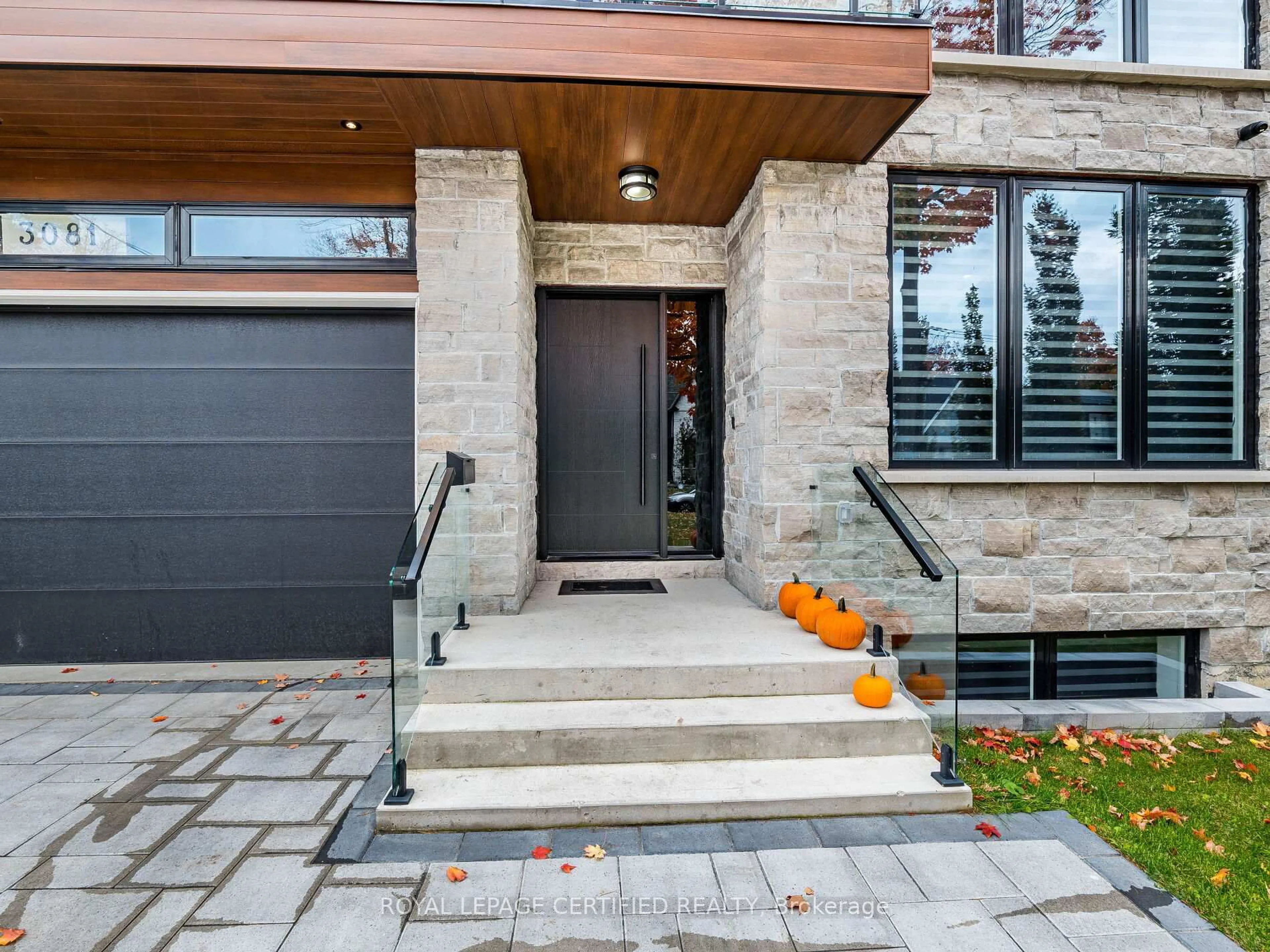 Unknown for 3081 Grenville Dr, Mississauga Ontario L5A 2P6