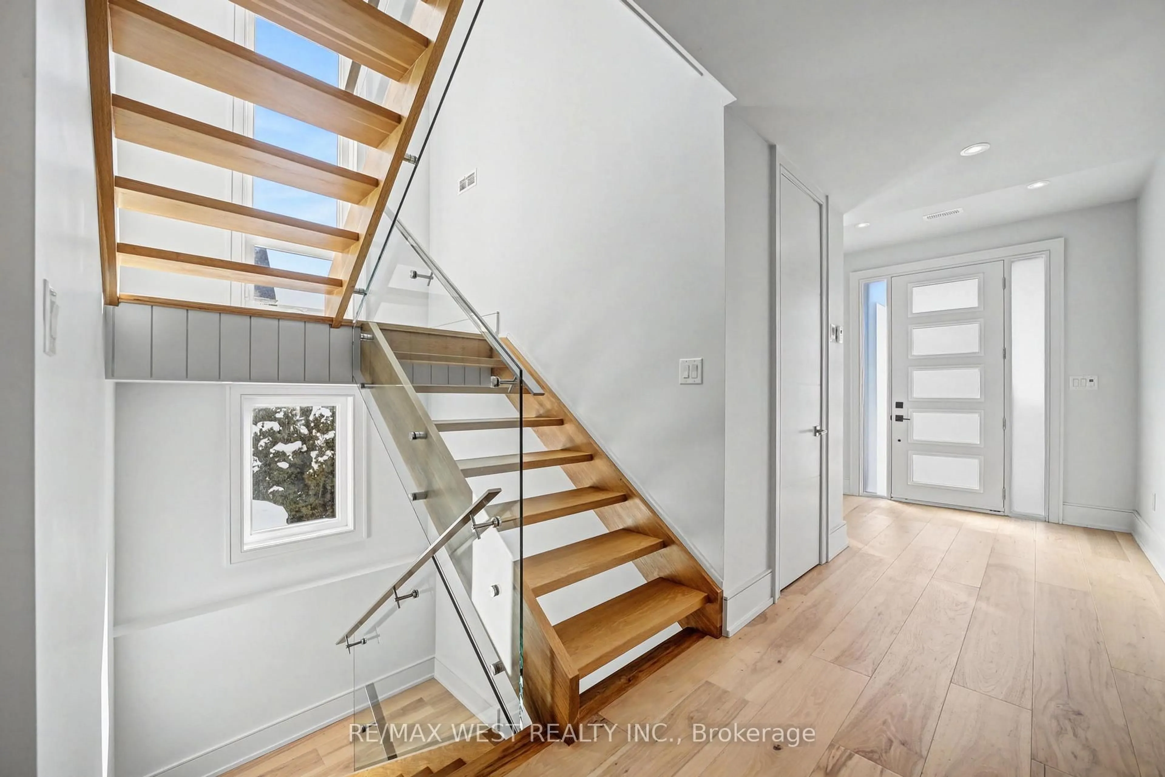 Stairs for 2267 Fifth Line, Mississauga Ontario L5K 1V7