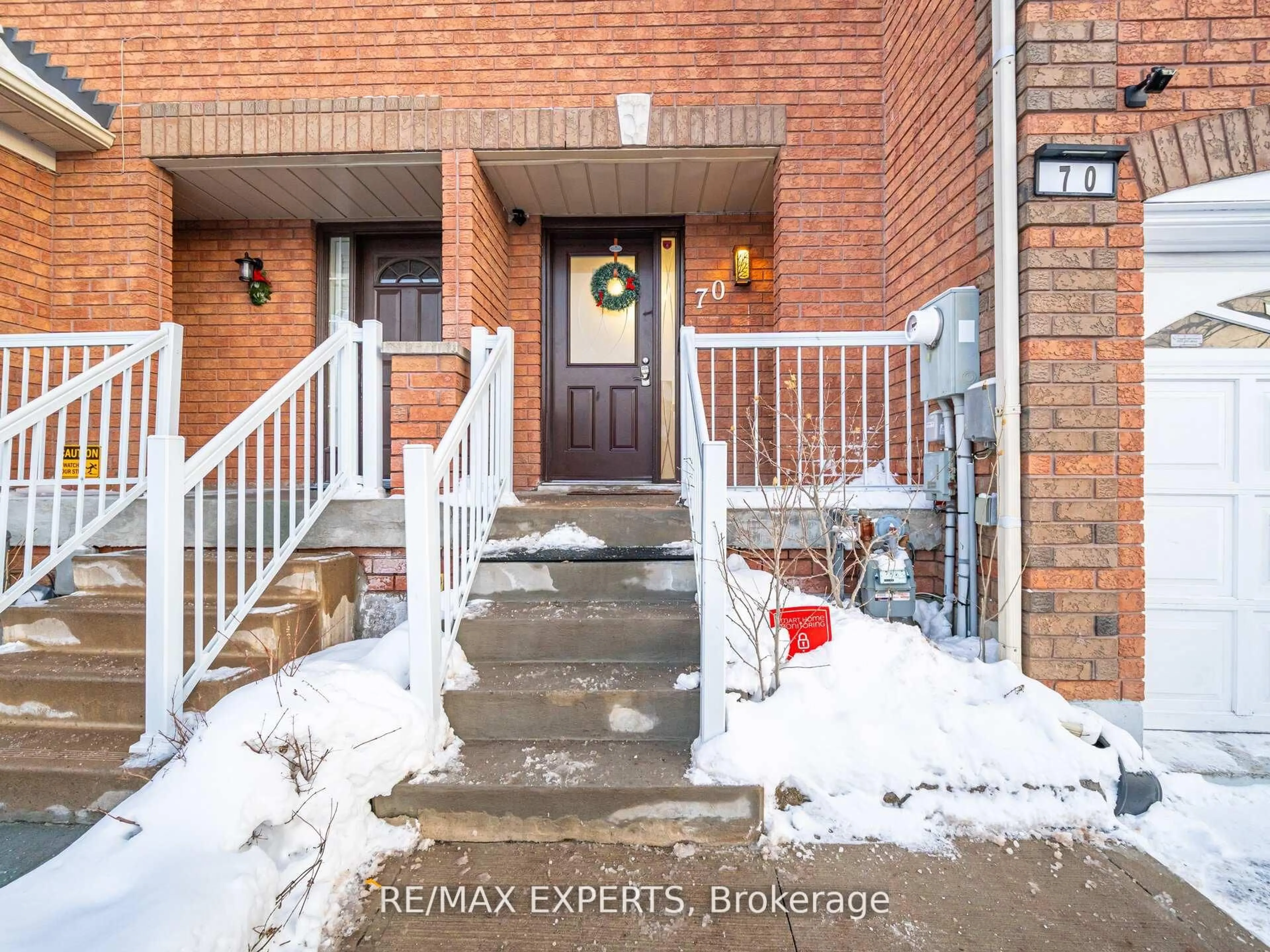 Indoor entryway for 70 Twin Pines Cres, Brampton Ontario L7A 1M8