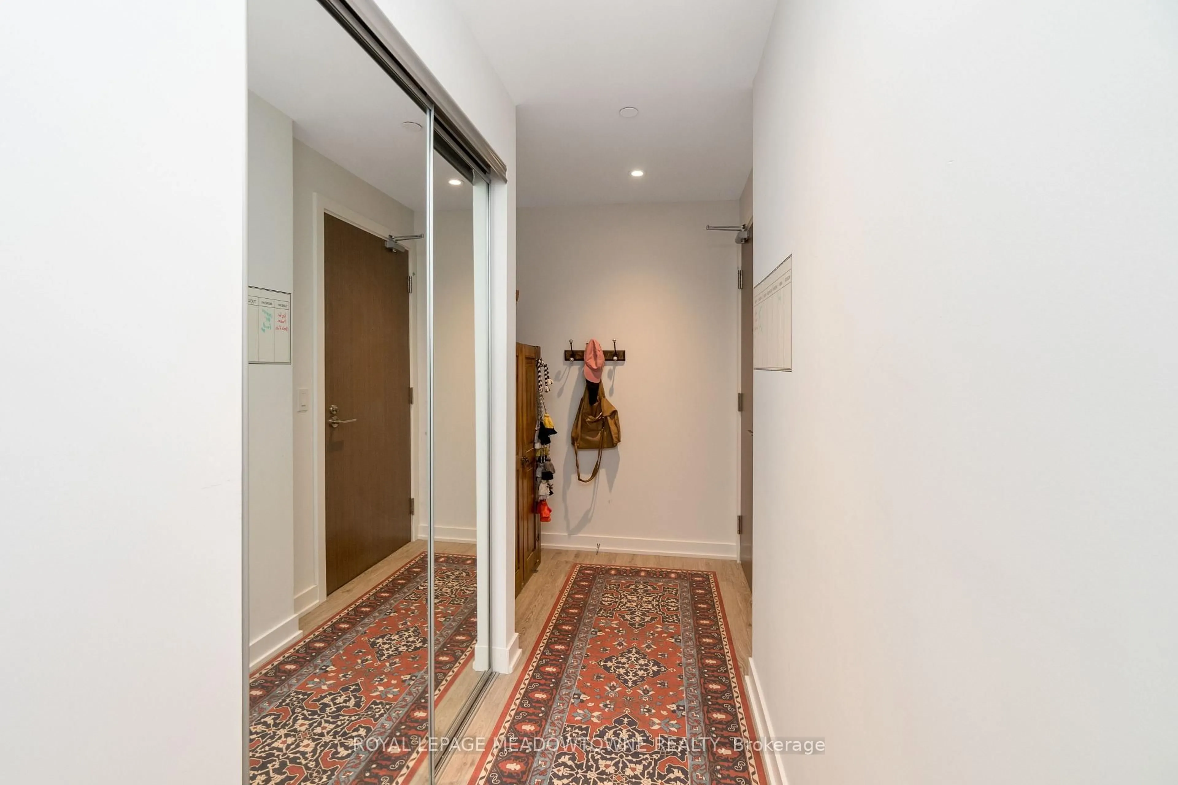 Indoor foyer for 1926 Lake Shore Blvd #2307, Toronto Ontario M6S 1A1