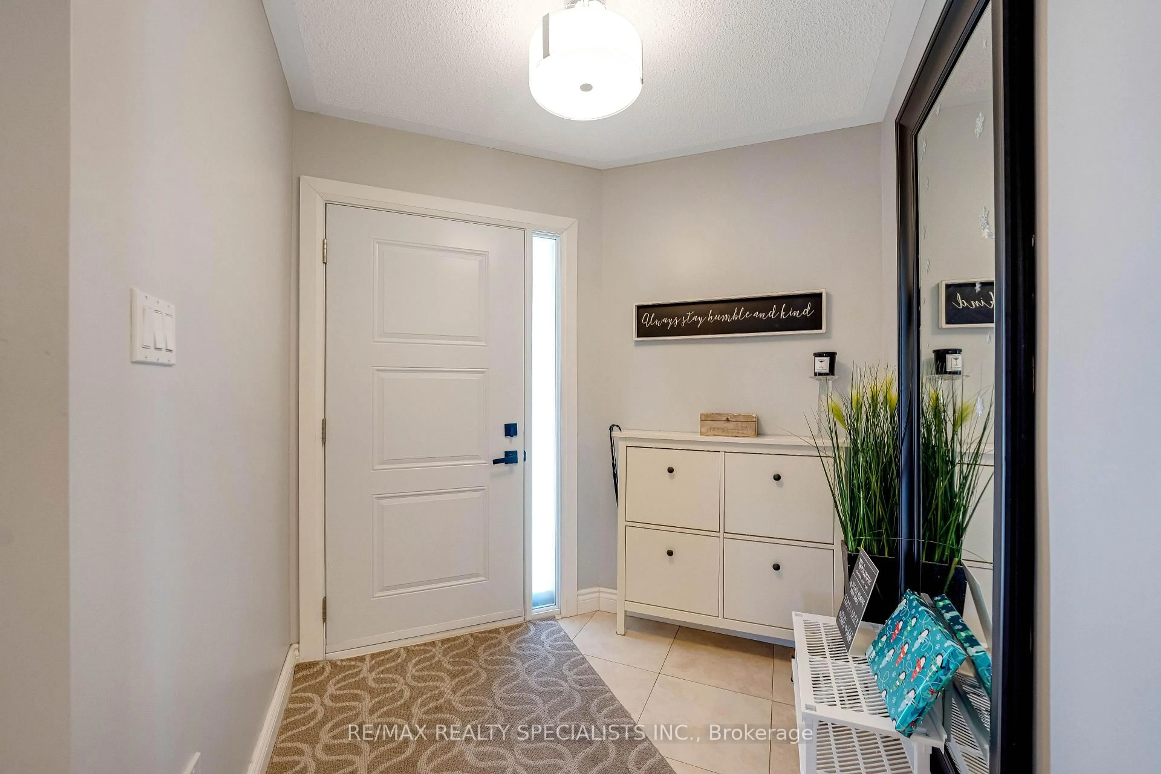 Indoor entryway for 7 Banington Cres, Brampton Ontario L7A 1G4