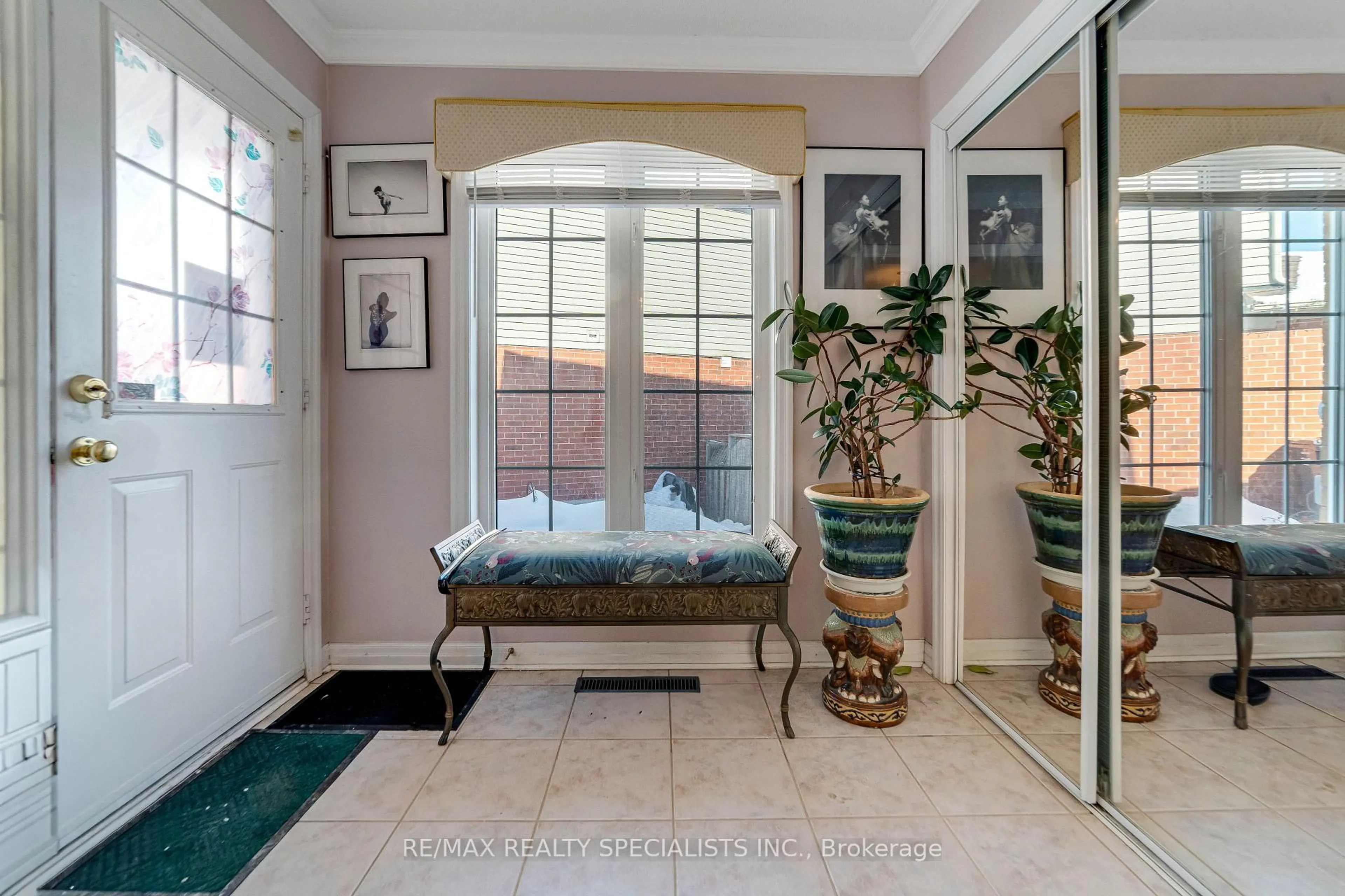 Indoor entryway for 18 Sherbo Cres, Brampton Ontario L7A 2A1