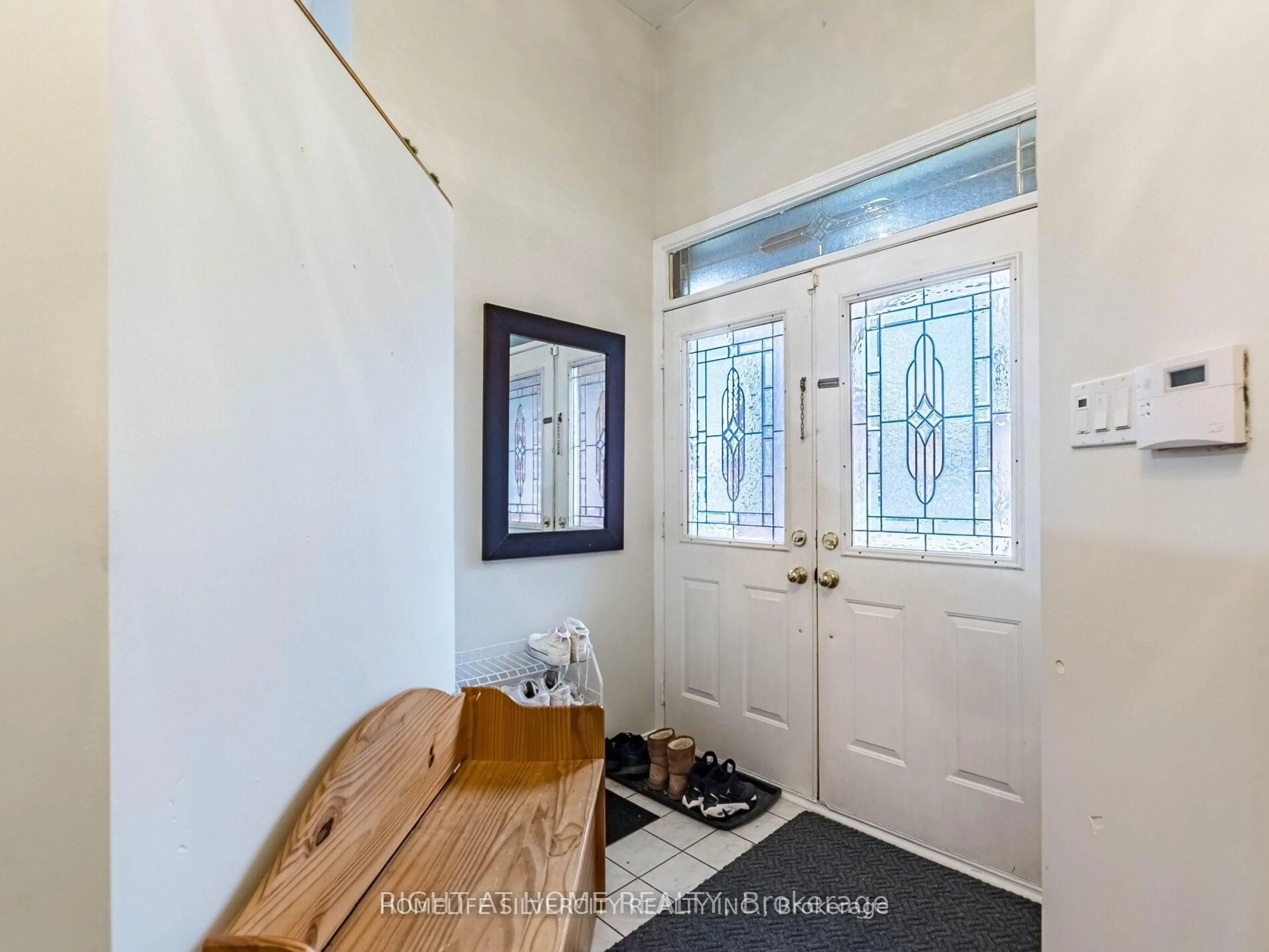 Indoor entryway for 69 Red Maple Dr, Brampton Ontario L6X 4M1
