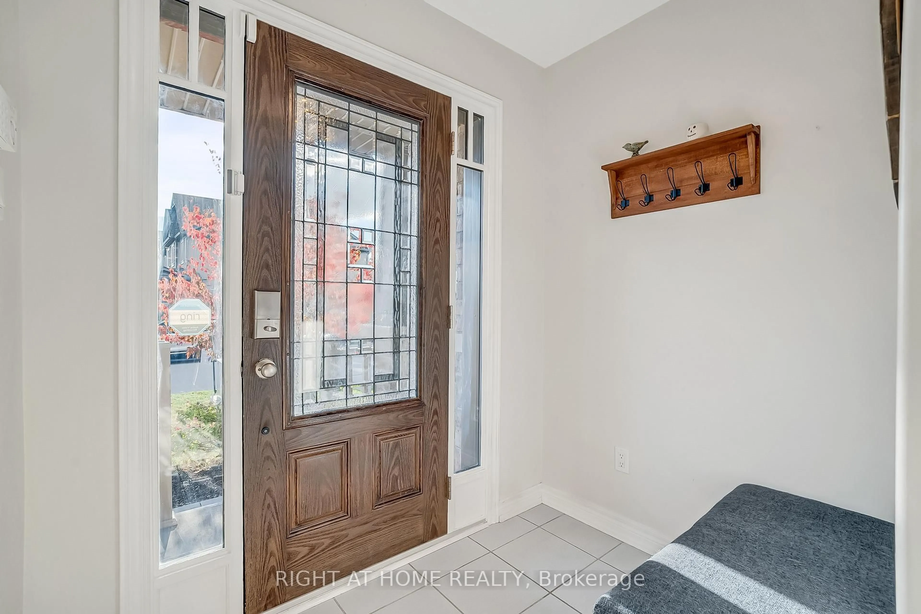 Indoor entryway for 88 Winterton Crt, Orangeville Ontario L9W 6Z7