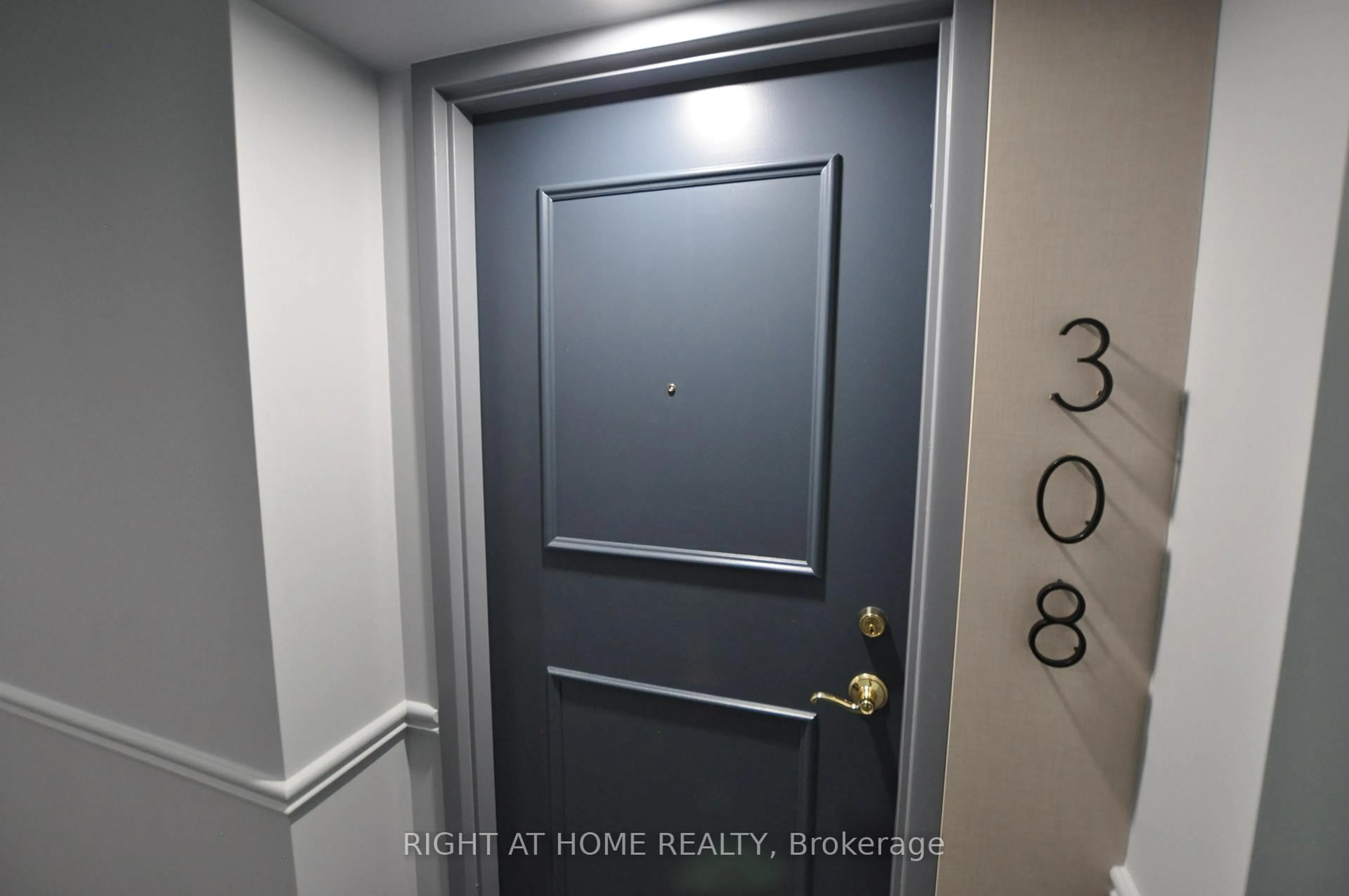 Indoor entryway for 2300 Parkhaven Blvd #308, Oakville Ontario L6H 6V9
