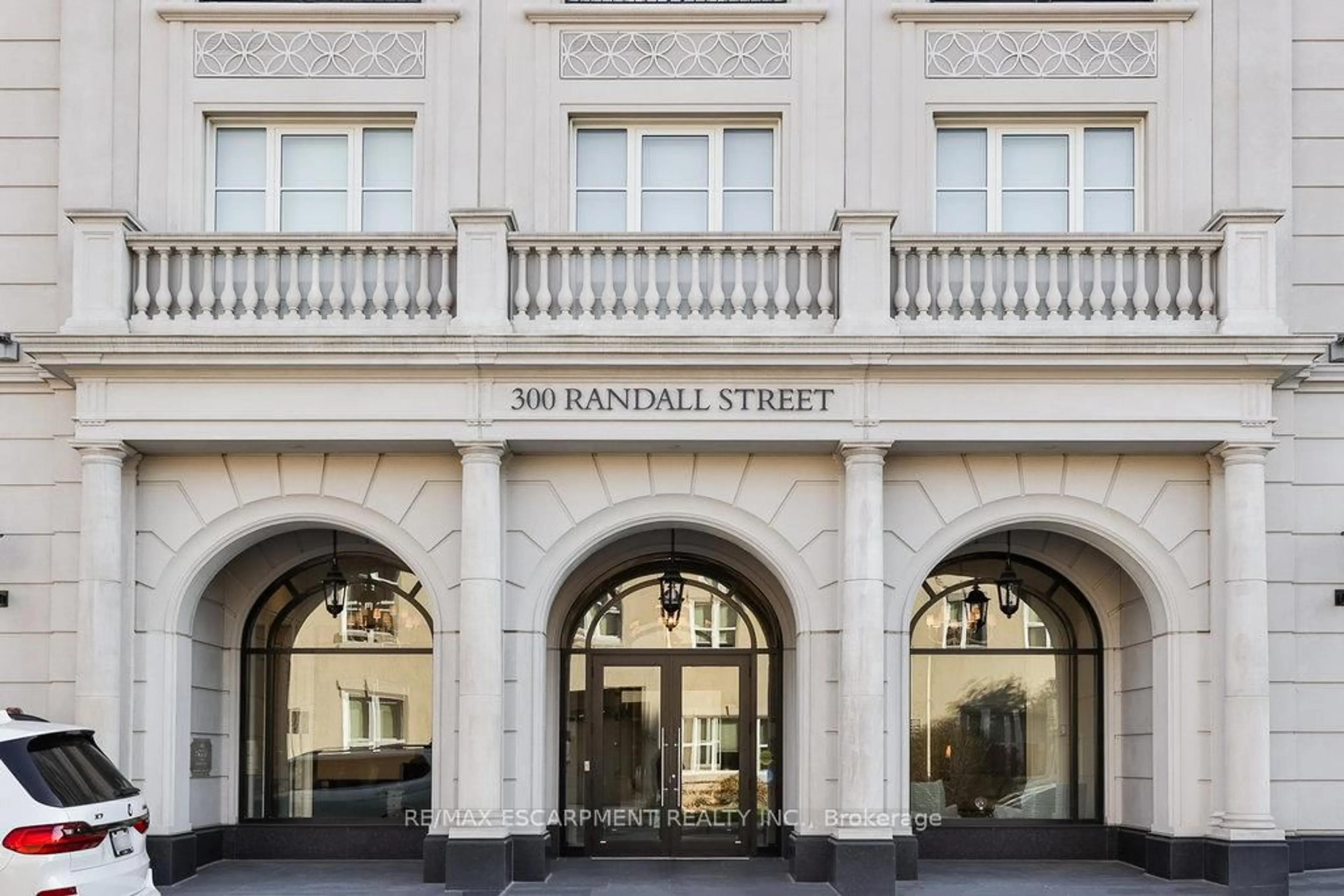 Indoor foyer for 300 Randall St #212, Oakville Ontario L6J 1R1