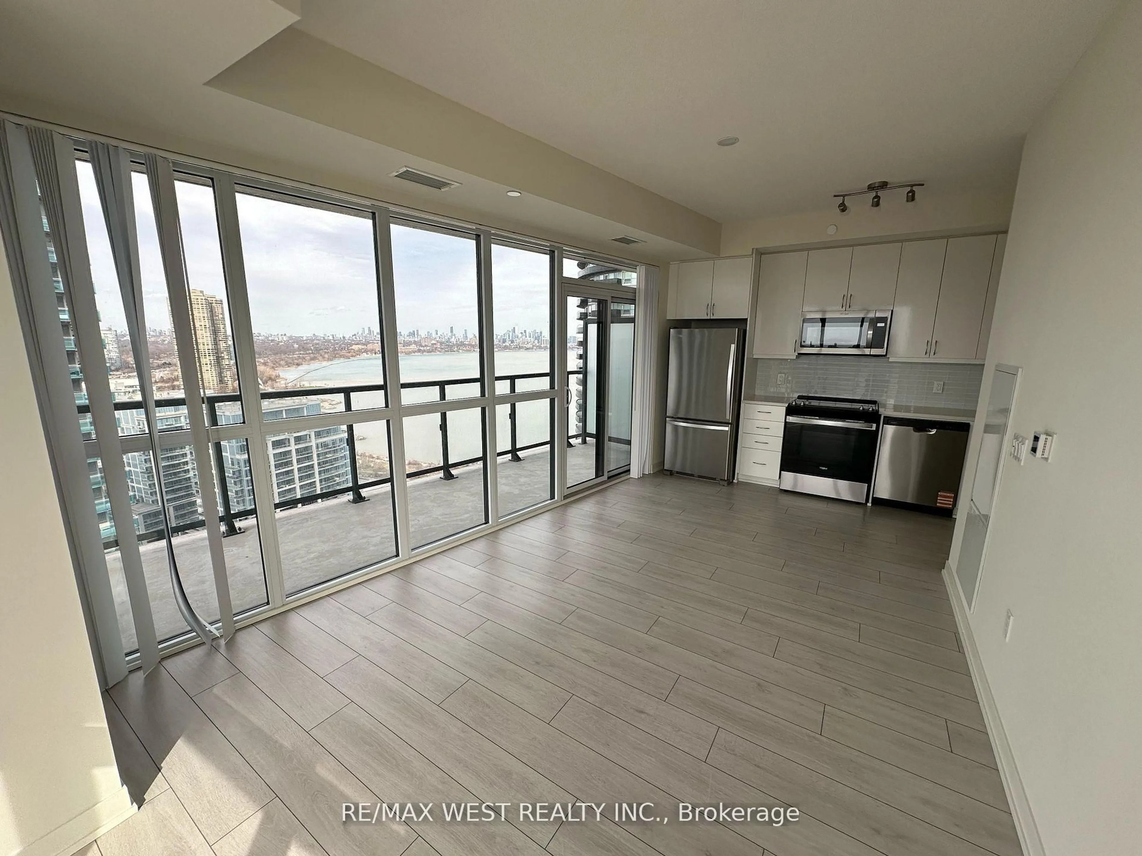 Open concept kitchen, unknown for 38 Annie Craig Dr #2511, Toronto Ontario M8V 0A8