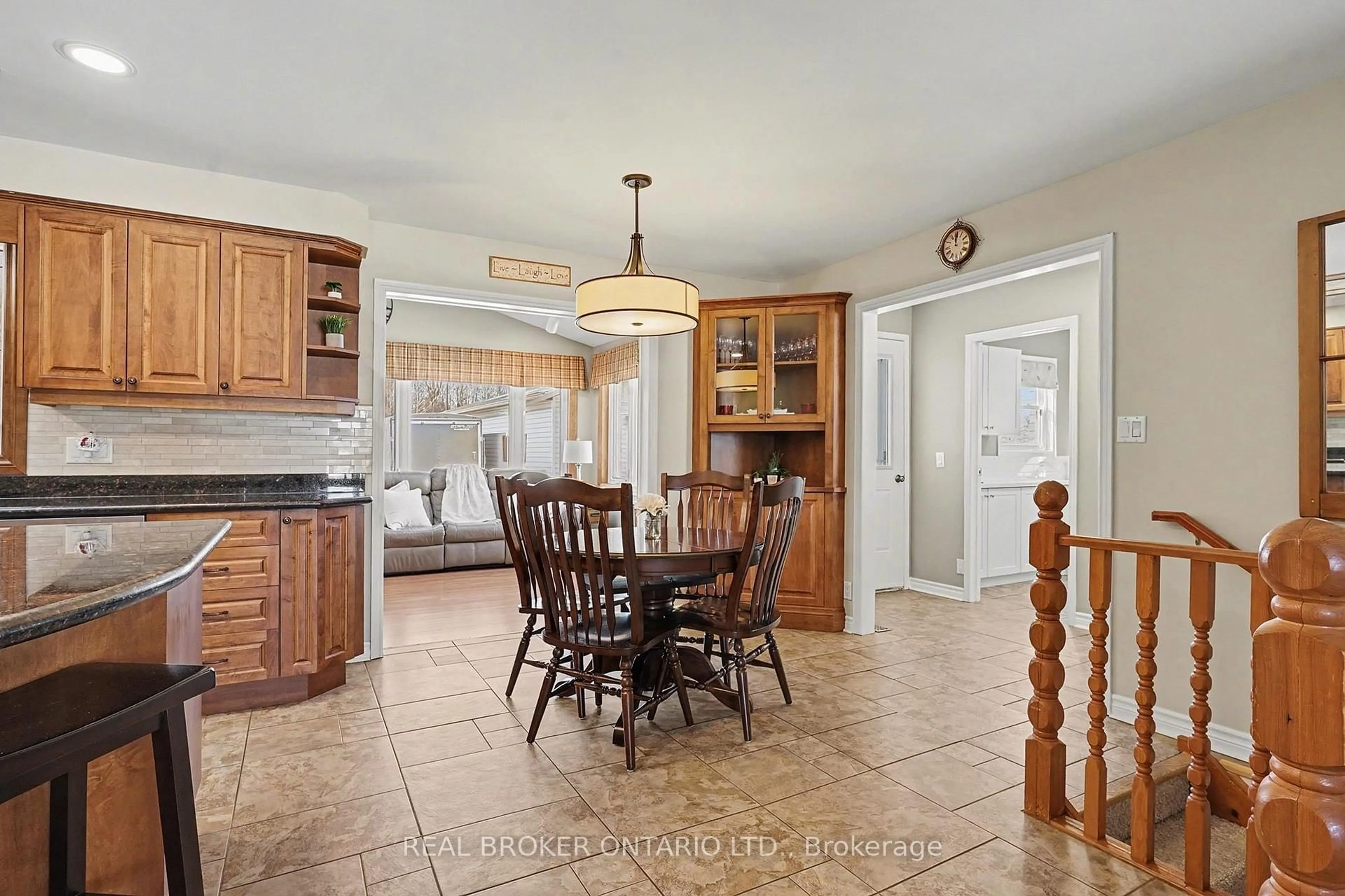 Open concept kitchen, ceramic/tile floor for 13382 Torbram Rd, Caledon Ontario L7C 2S8