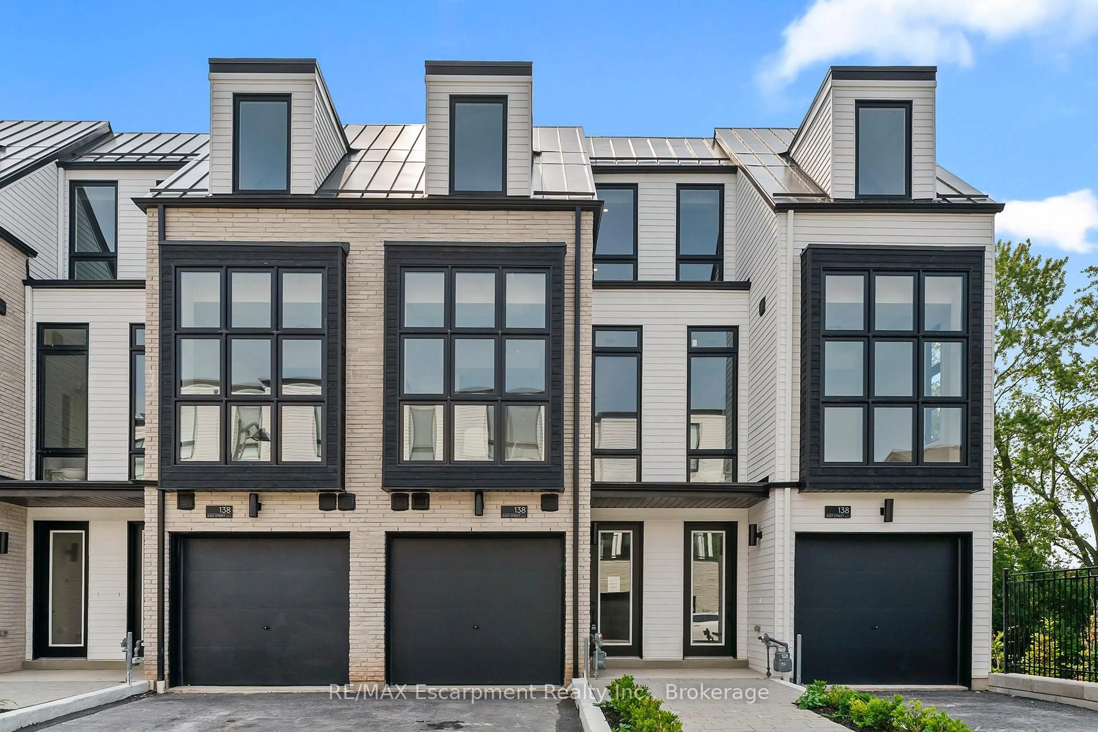 Home with brick exterior material, street for 138 East St #5, Oakville Ontario L6L 0H9