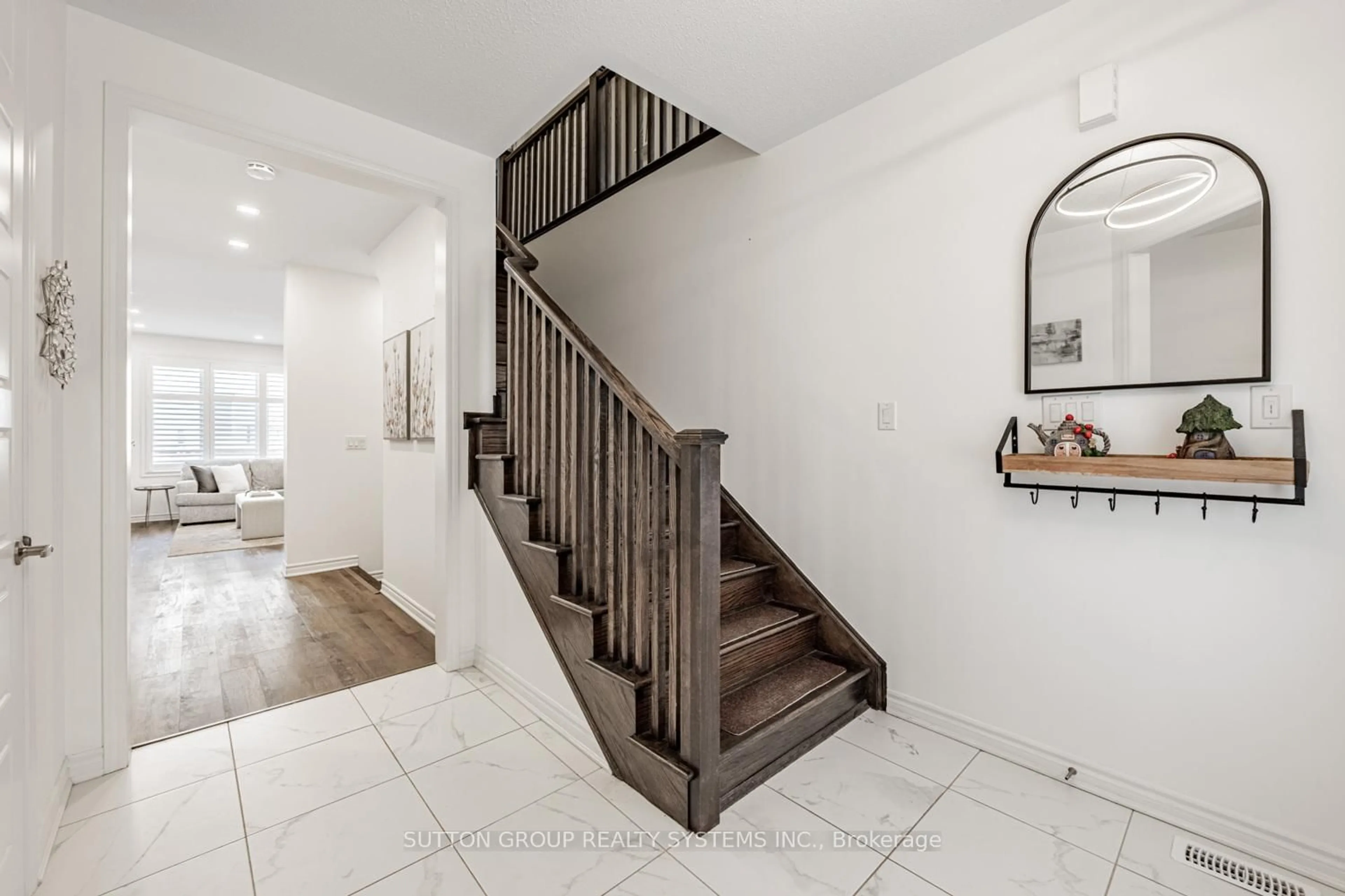 Stairs for 966 Cherry Crt, Milton Ontario L9E 1P8