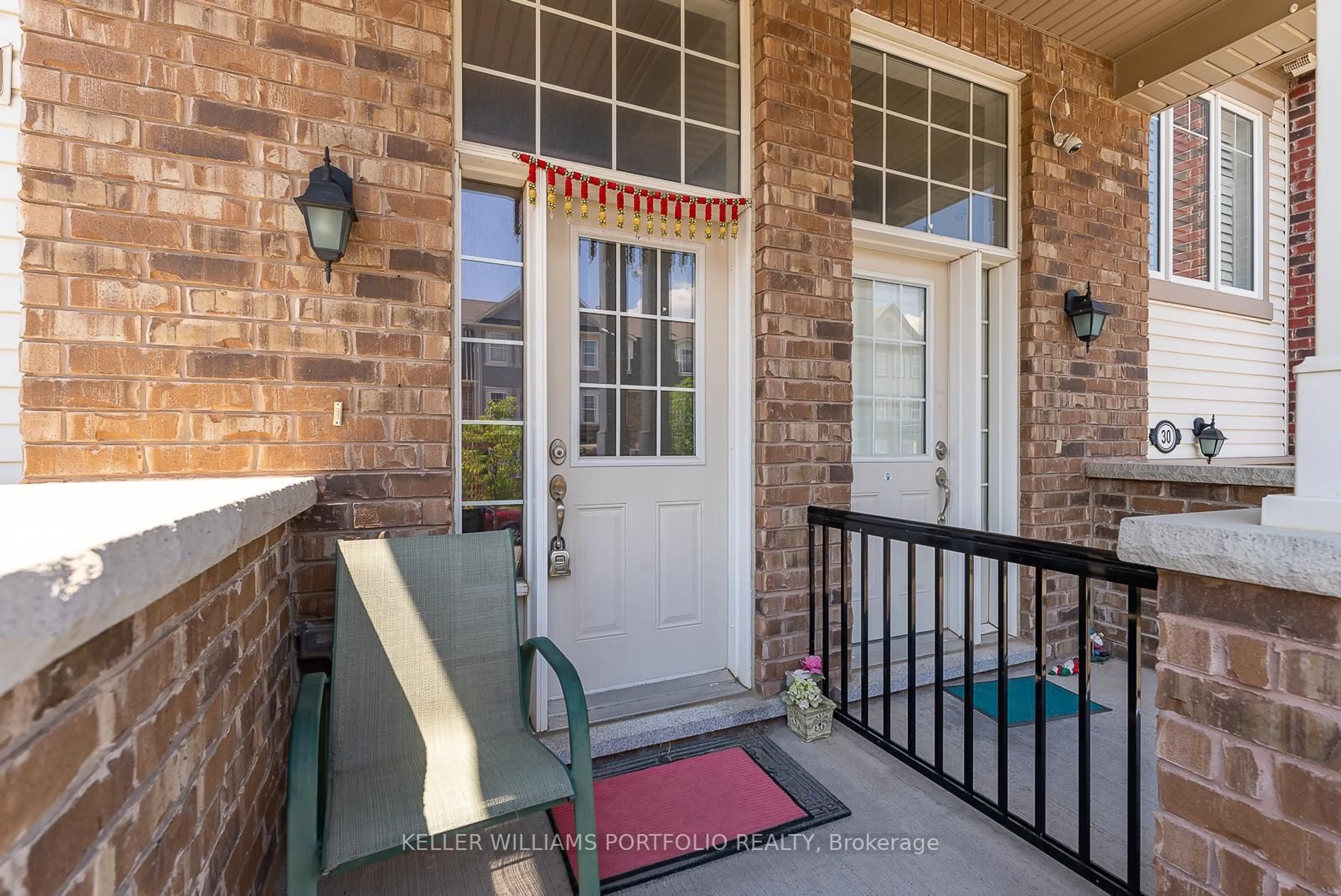 Indoor entryway for 32 Affleck Rd, Brampton Ontario L7A 3Z2