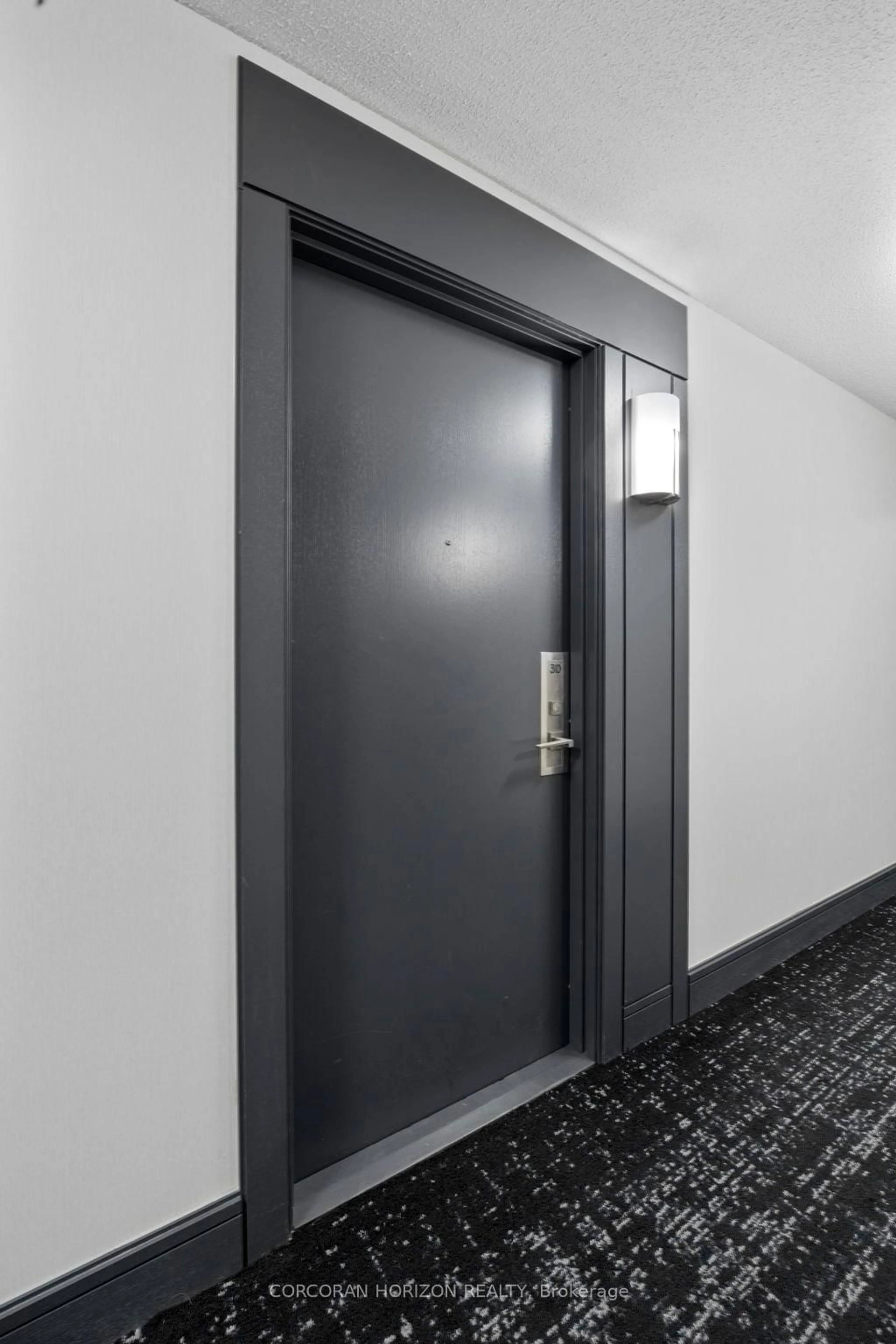 Indoor foyer for 1070 Sheppard Ave #310, Toronto Ontario M3J 0G8