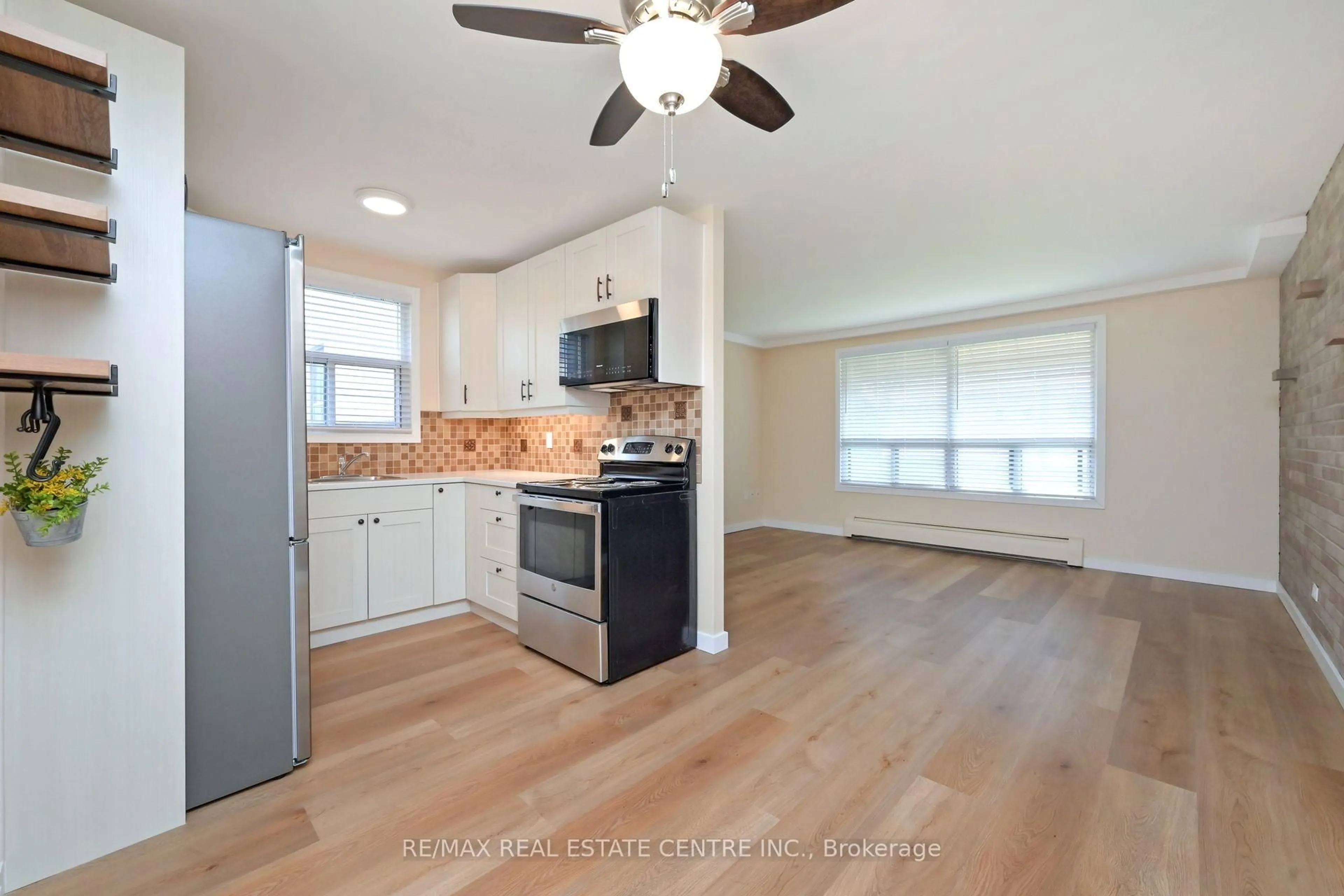 Open concept kitchen, wood/laminate floor for 65 First St #10, Orangeville Ontario L9W 2E6