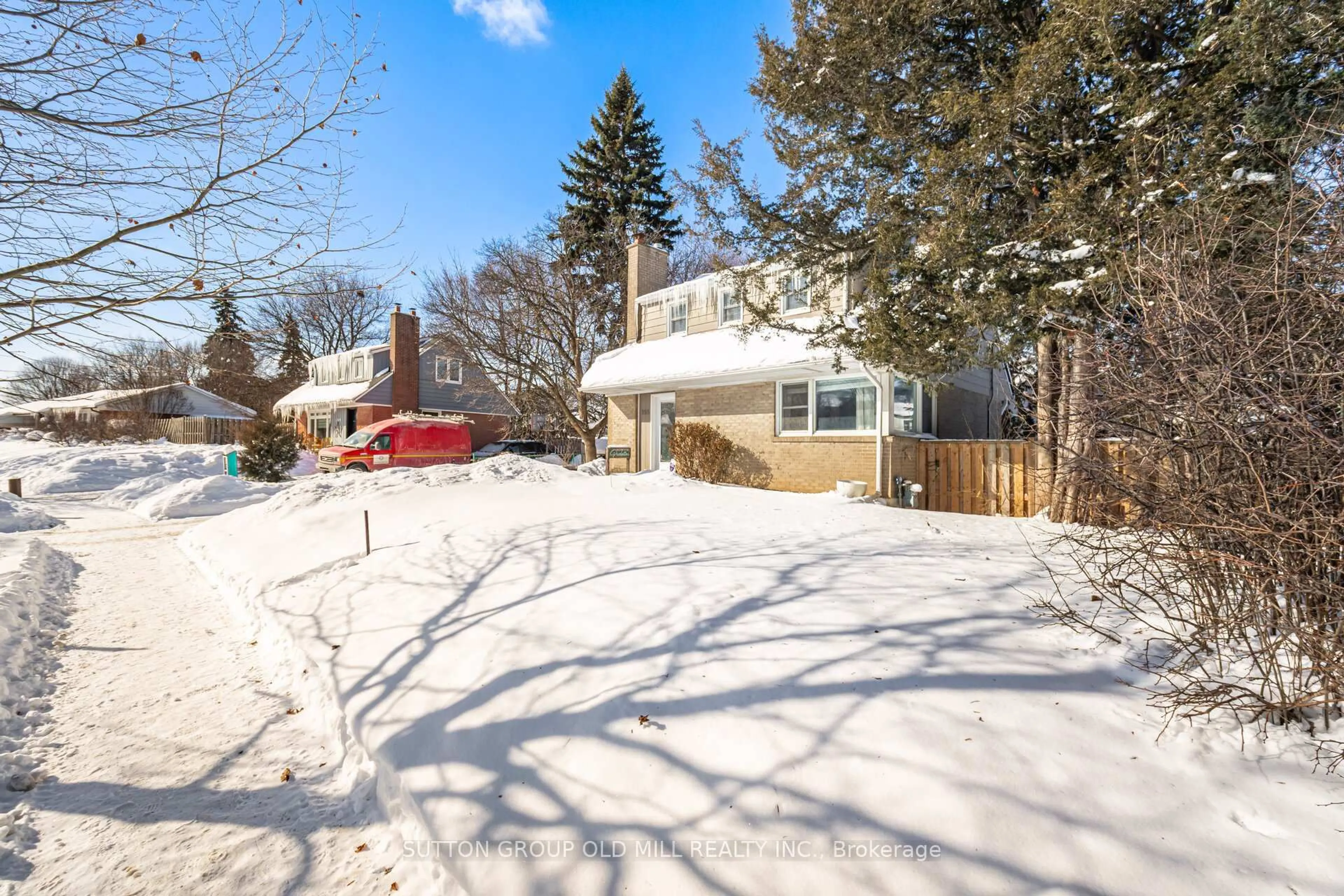 A pic from outside/outdoor area/front of a property/back of a property/a pic from drone, street for 155 Heslop Rd, Milton Ontario L9T 1B5