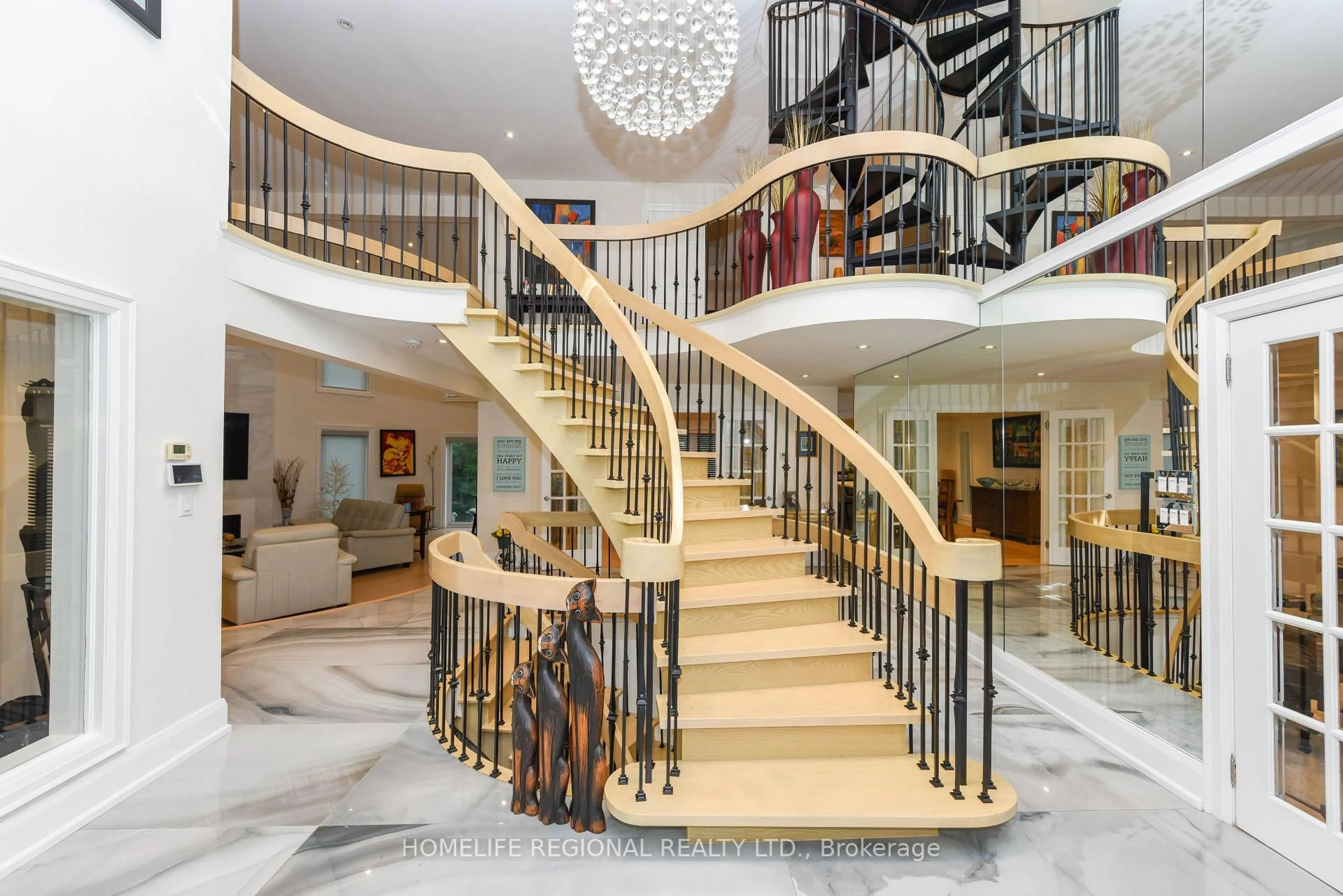 Indoor foyer for 4009 River Mill Way, Mississauga Ontario L4W 4C1
