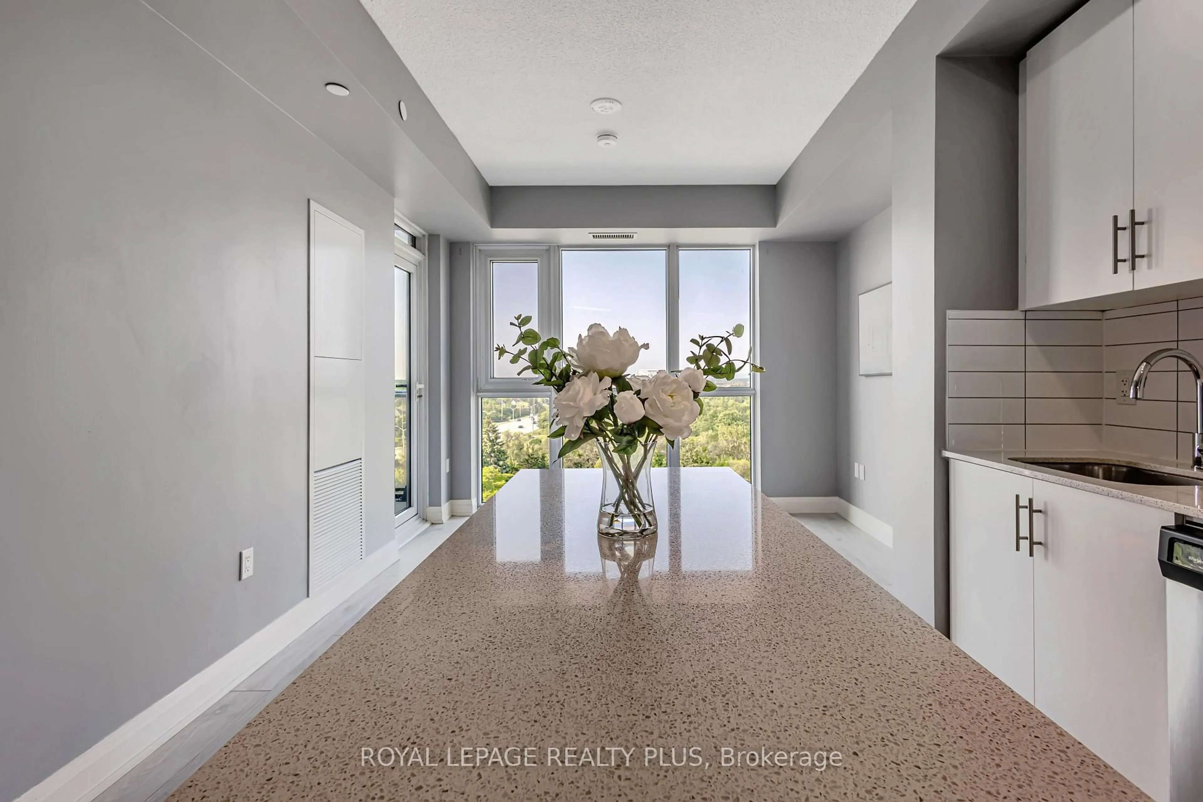 Indoor entryway for 509 Dundas St #701, Oakville Ontario L6M 1L9