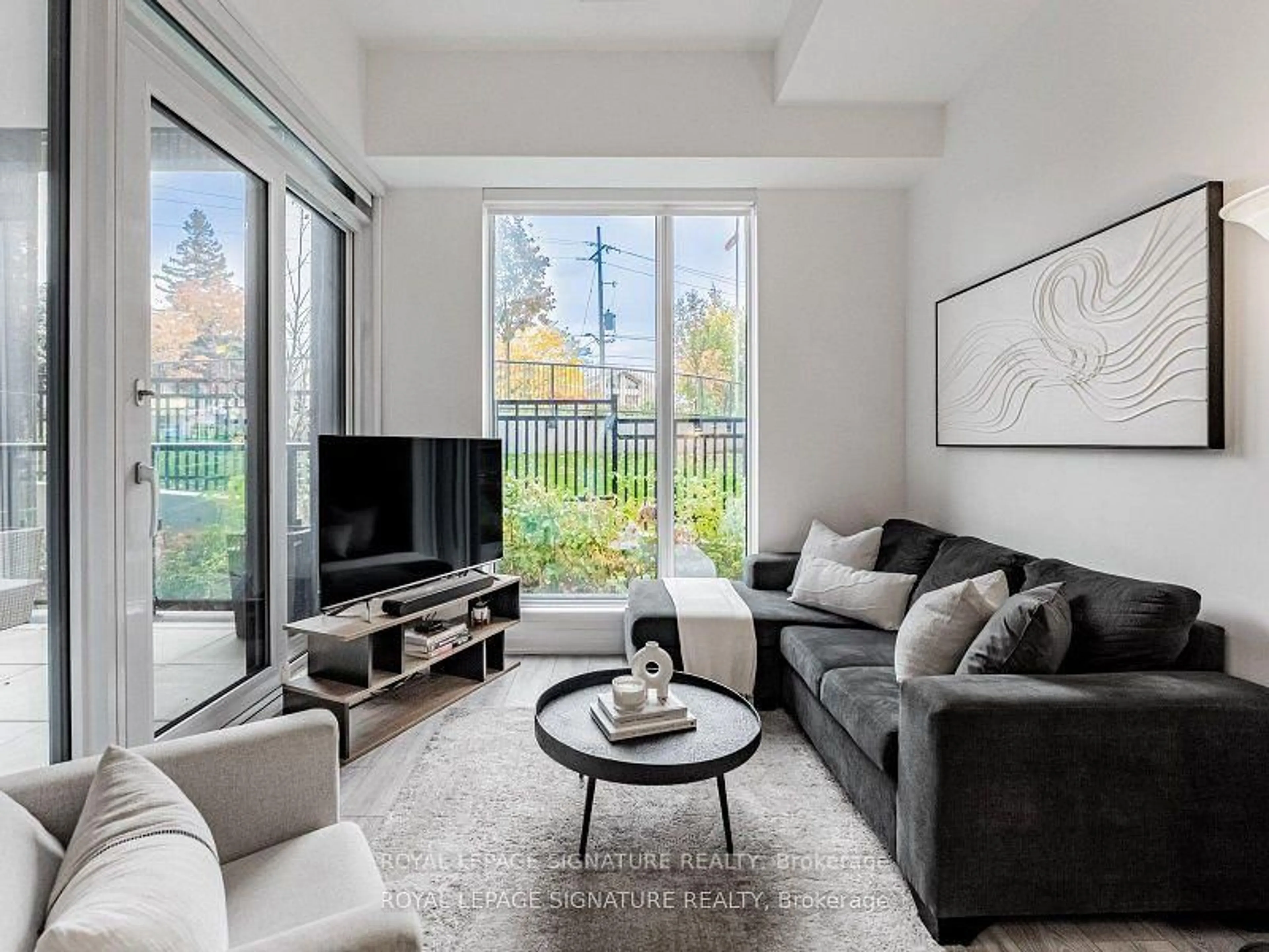 Living room with furniture, unknown for 21 Park St #102, Mississauga Ontario L5G 0C2