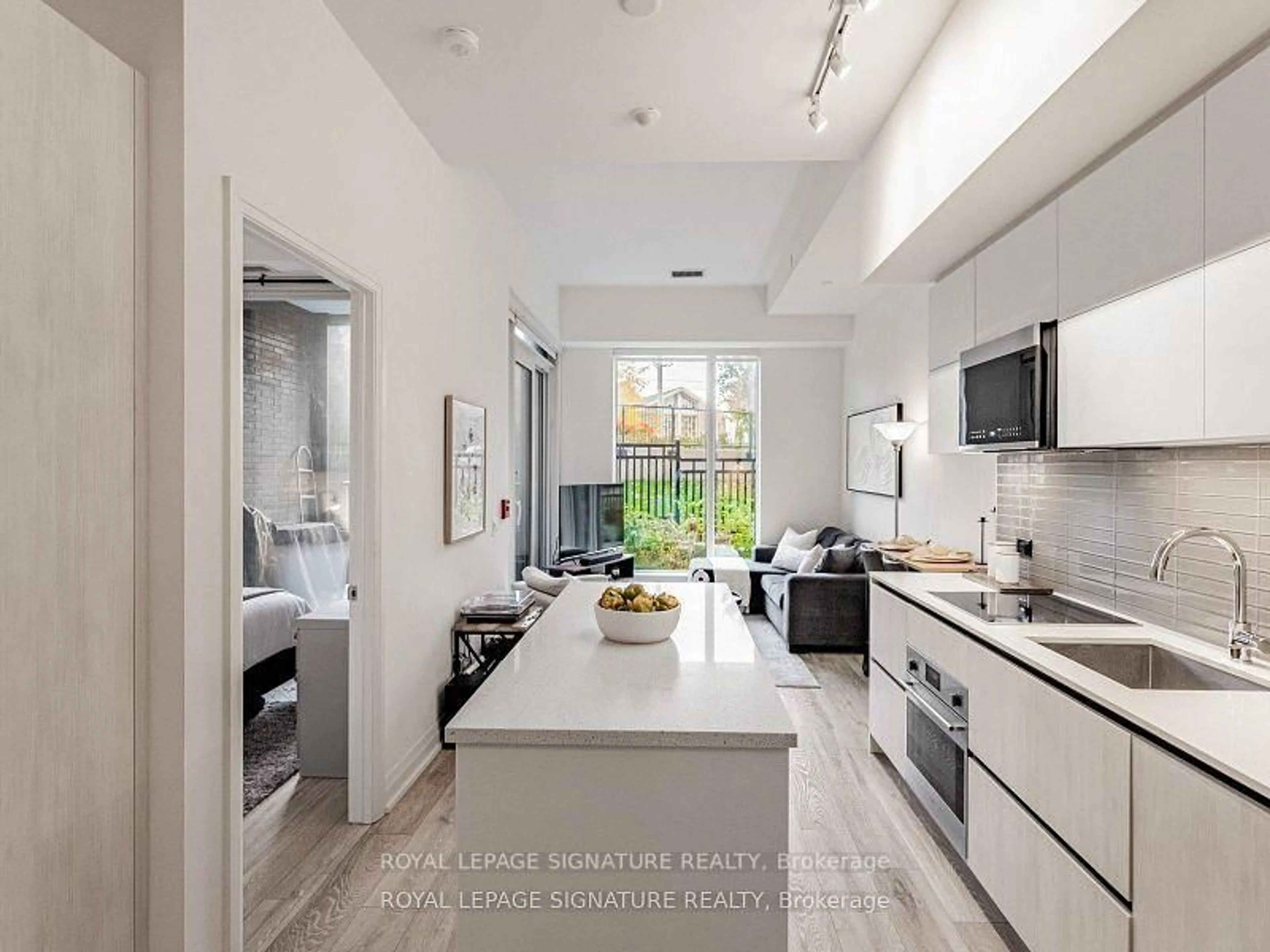 Unknown for 21 Park St #102, Mississauga Ontario L5G 0C2