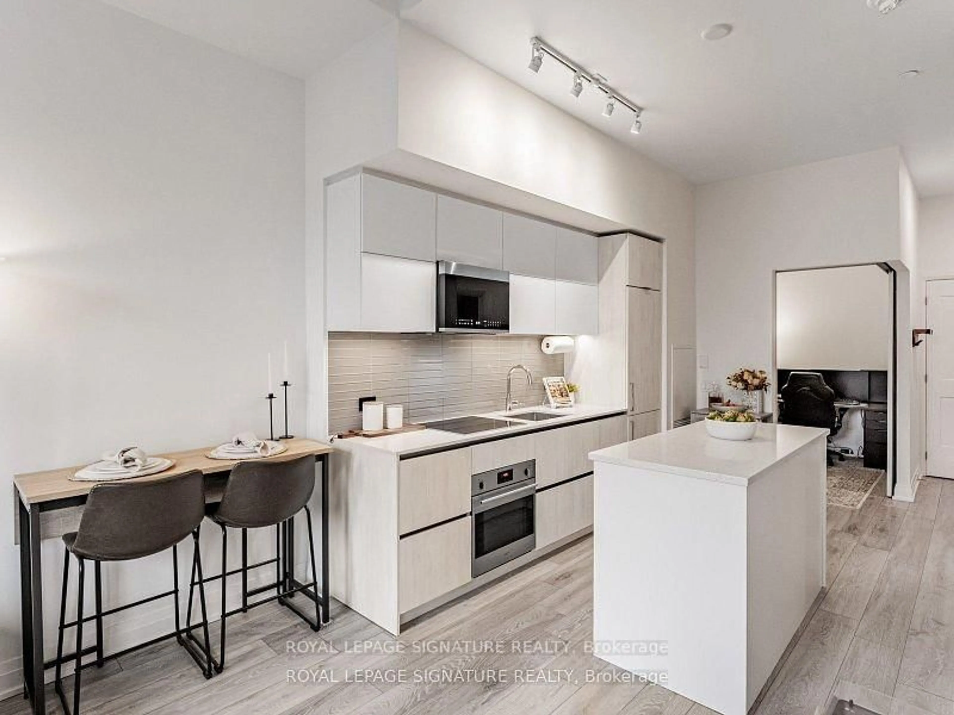 Open concept kitchen, unknown for 21 Park St #102, Mississauga Ontario L5G 0C2