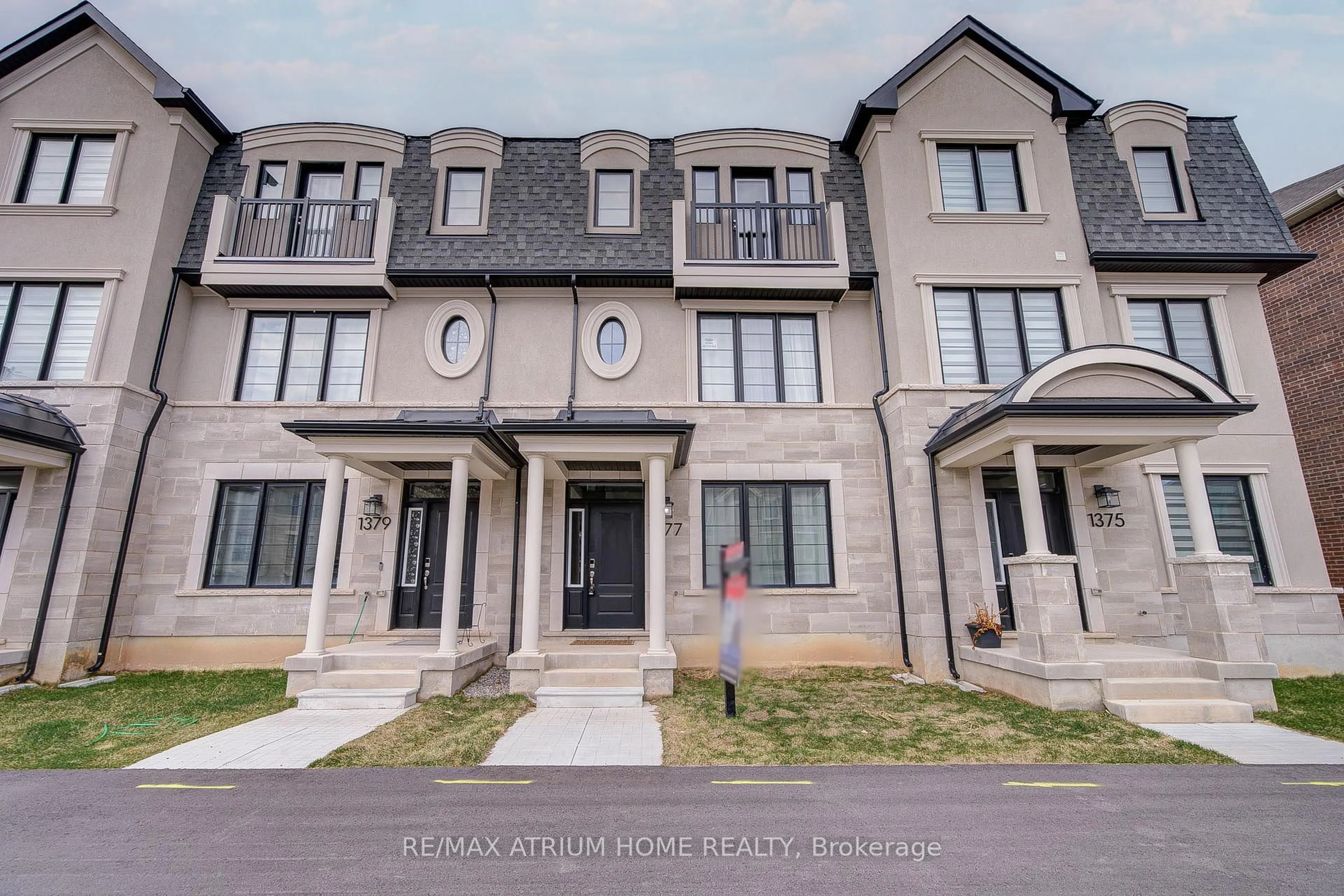 Home with brick exterior material, street for 1377 William Halton Pkwy, Oakville Ontario L6M 5N9
