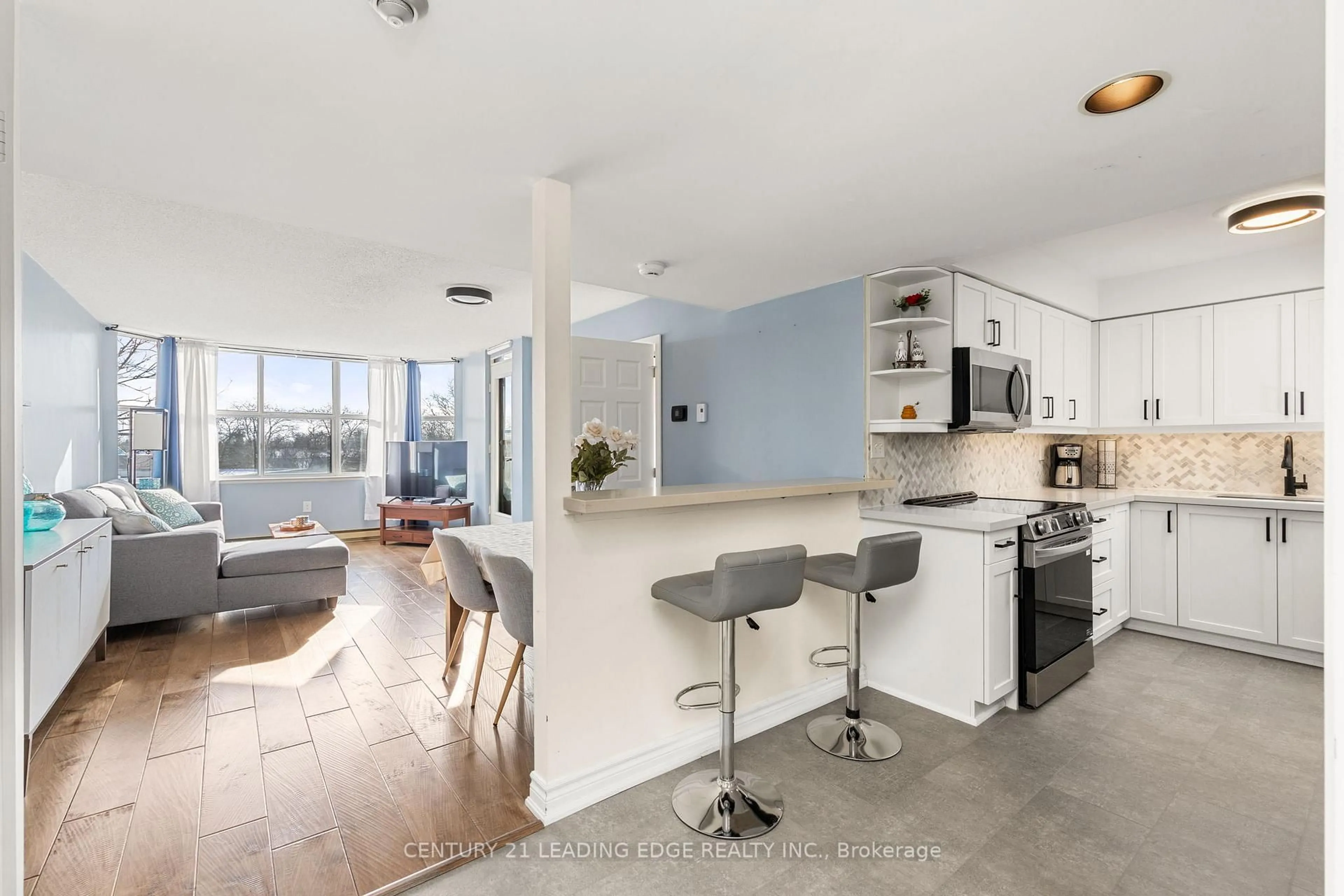 Open concept kitchen, unknown for 2199 Sixth Line #206, Oakville Ontario L6H 5V3