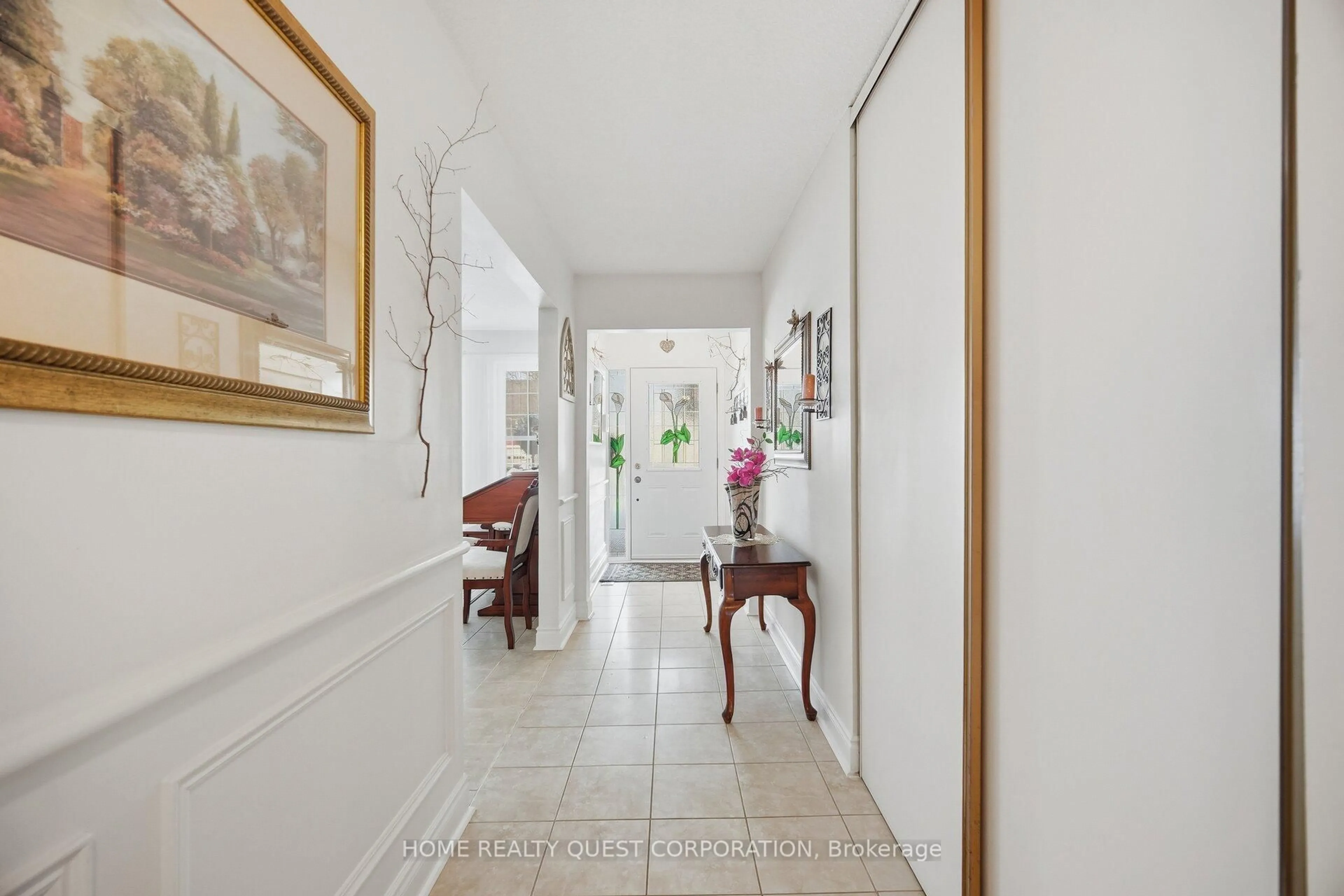 Indoor foyer for 6330 Lorca Cres, Mississauga Ontario L5N 2J4