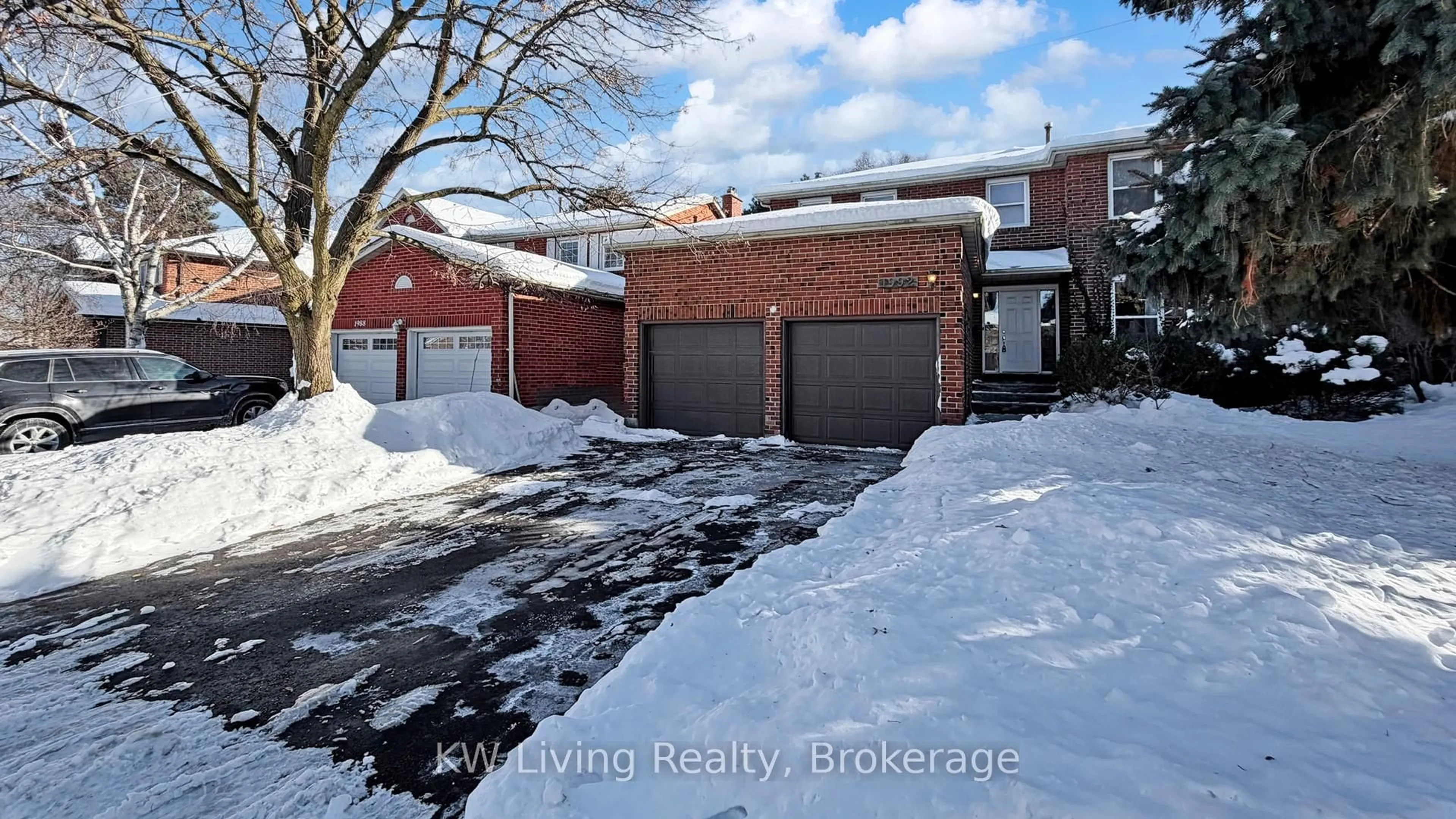 A pic from outside/outdoor area/front of a property/back of a property/a pic from drone, street for 1992 Folkway Dr, Mississauga Ontario L5L 3G8