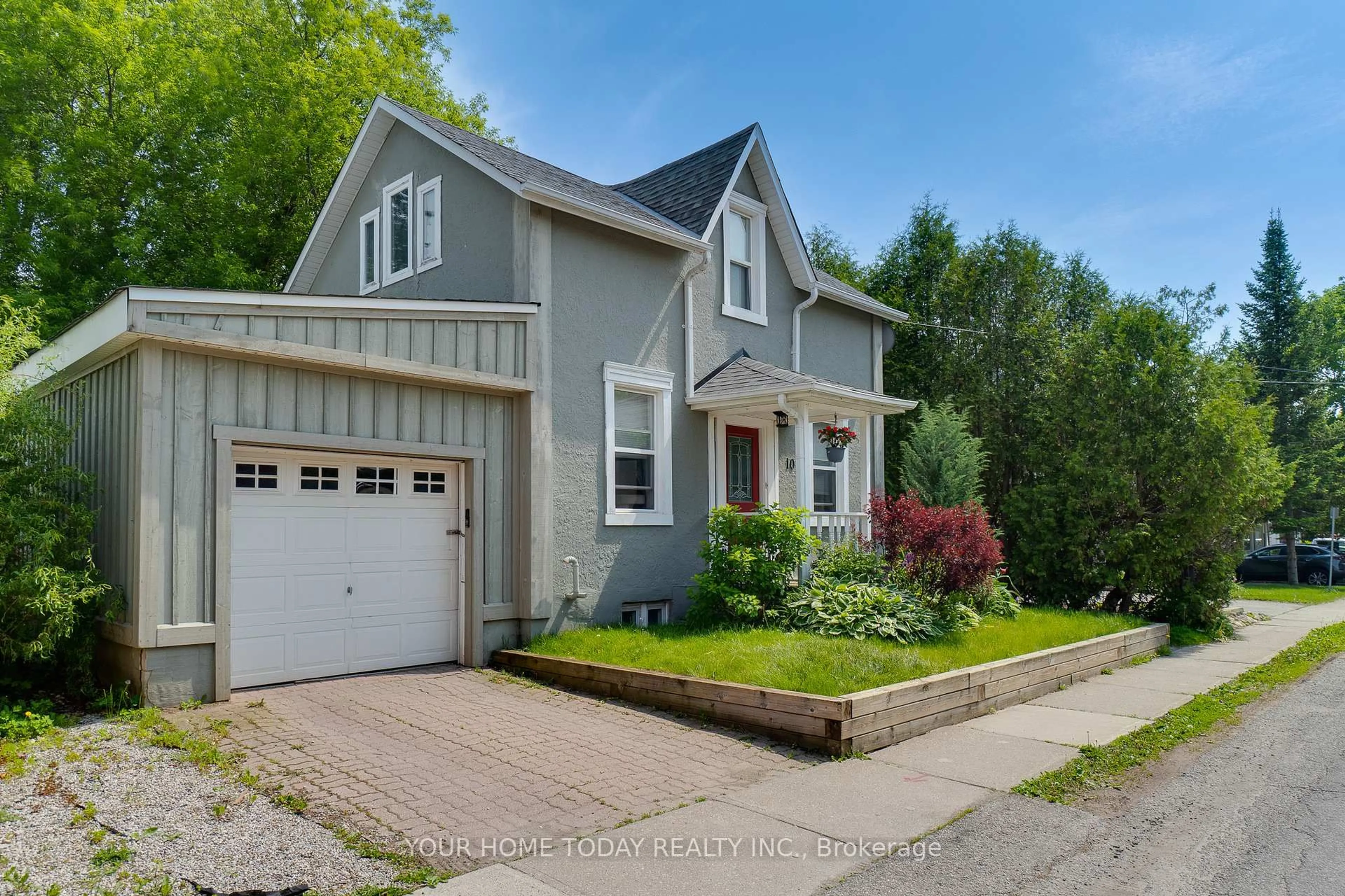 Home with vinyl exterior material, street for 10 Knox St, Halton Hills Ontario L7J 1C7